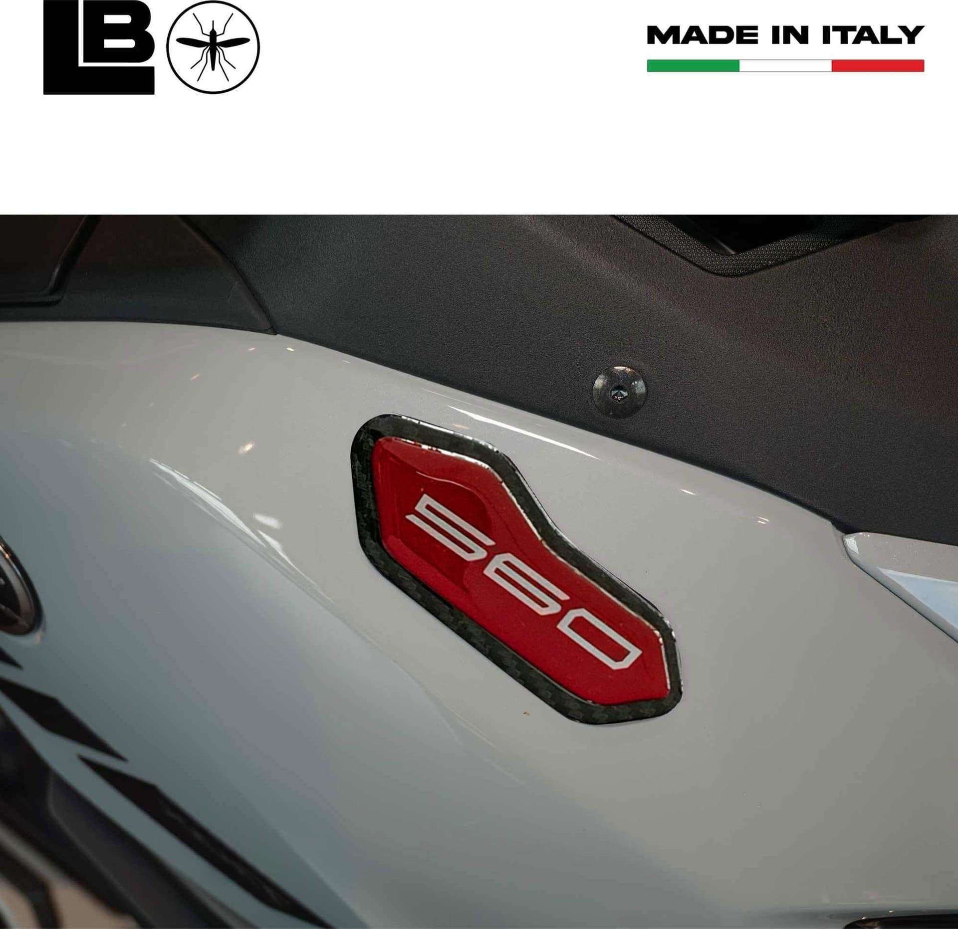 Adesivi Tappi Specchietti carene resinati 3D compatibili con Yamaha Tmax 2025 - 15