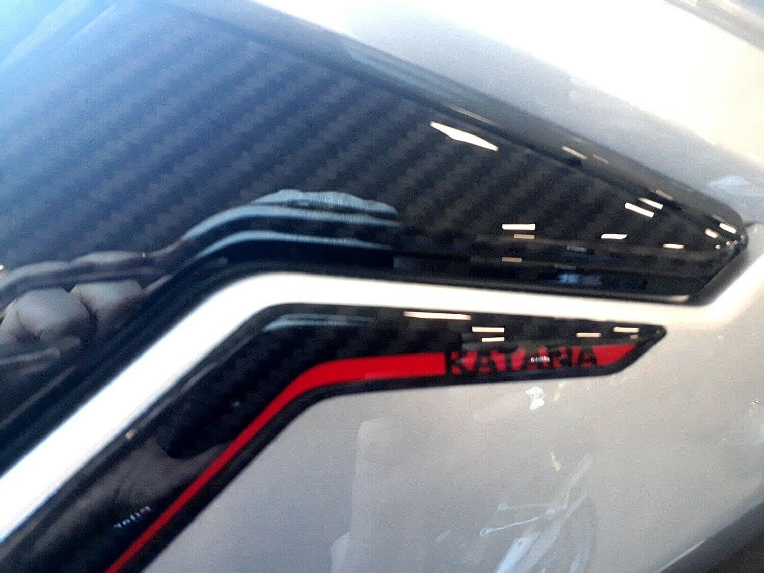 Adesivi Protezioni Laterali compatibile con Suzuki Katana 2019-23 Rosso - 3
