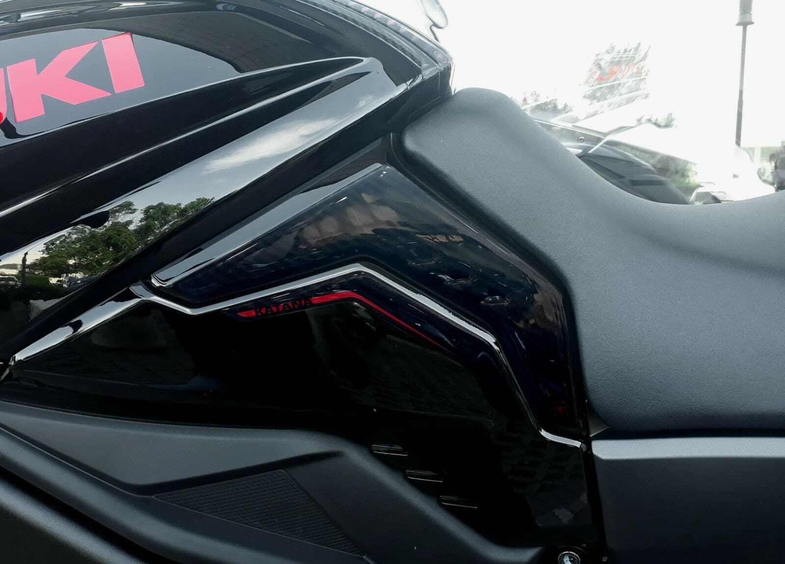 Adesivi Protezioni Laterali compatibile con Suzuki Katana 2019-23 Rosso - 4