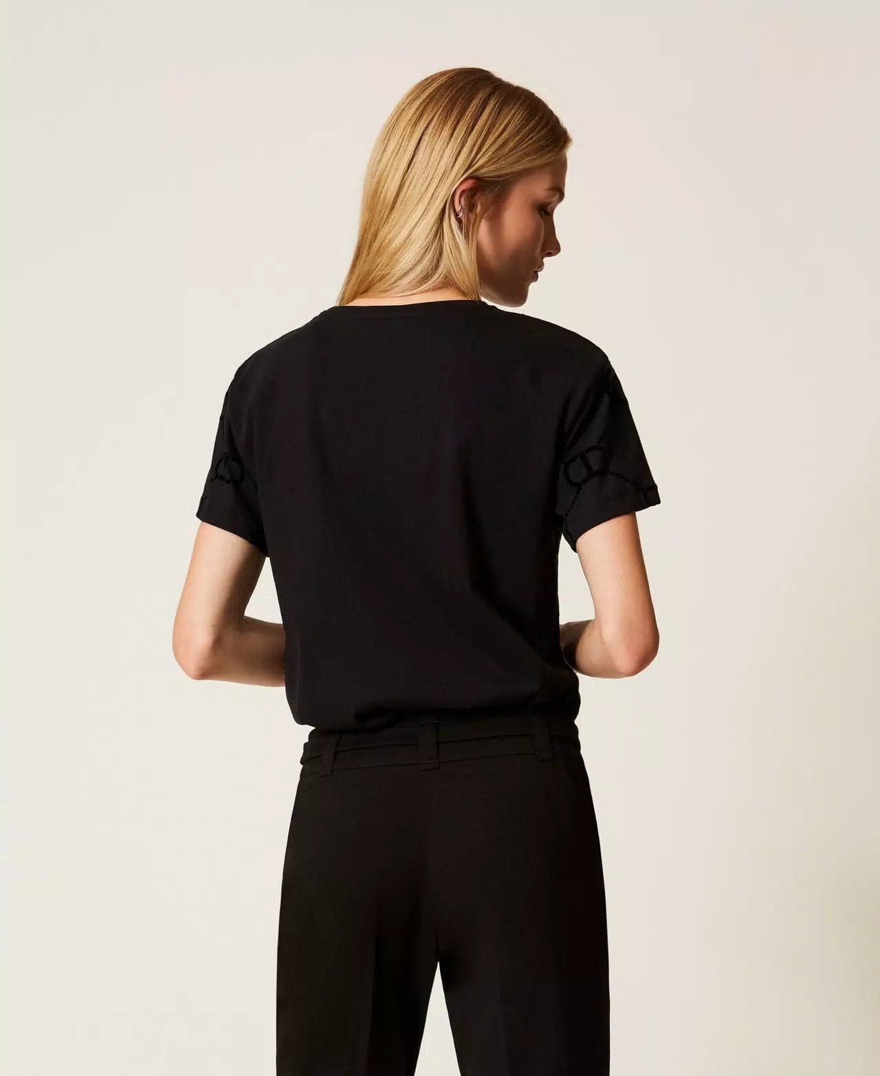 T-shirt Twinset donna nera con stampa flock Oval T su fronte e maniche dietro