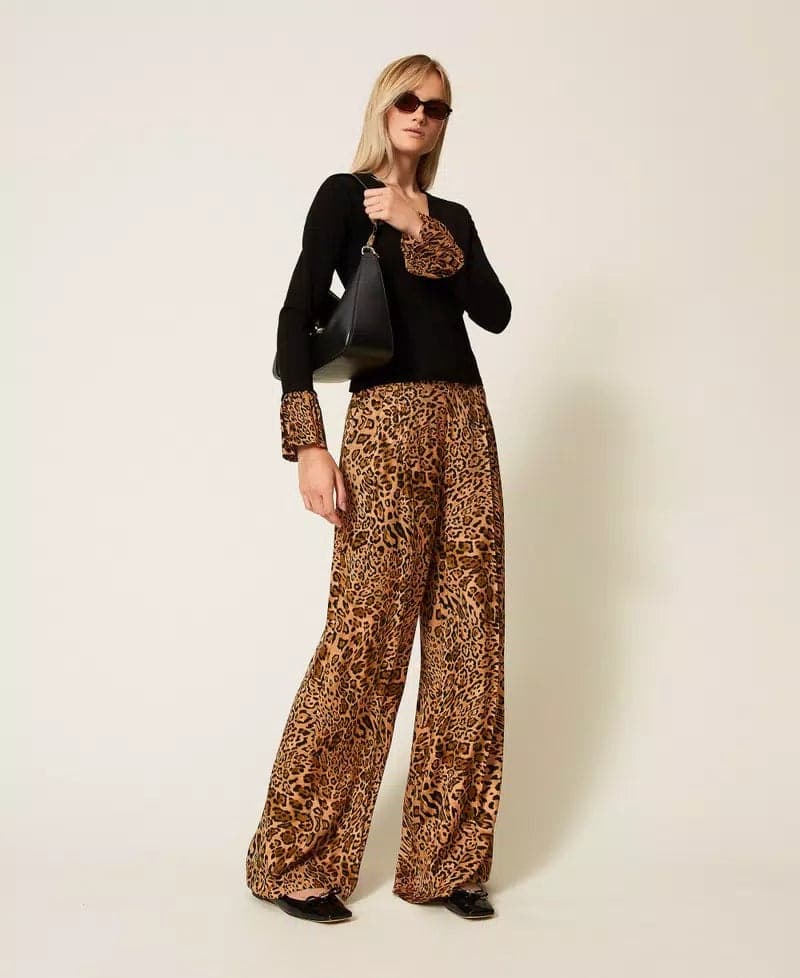 Twinset Maglia Donna con Inserti Animalier Nero/Marrone – look indossato