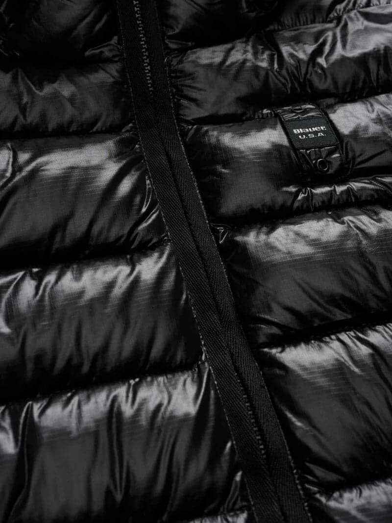 Blauer giubbino donna Adelaide lungo in nylon micro rip nero con cappuccio fisso e imbottitura ecologica Sorona® Aura dettaglio