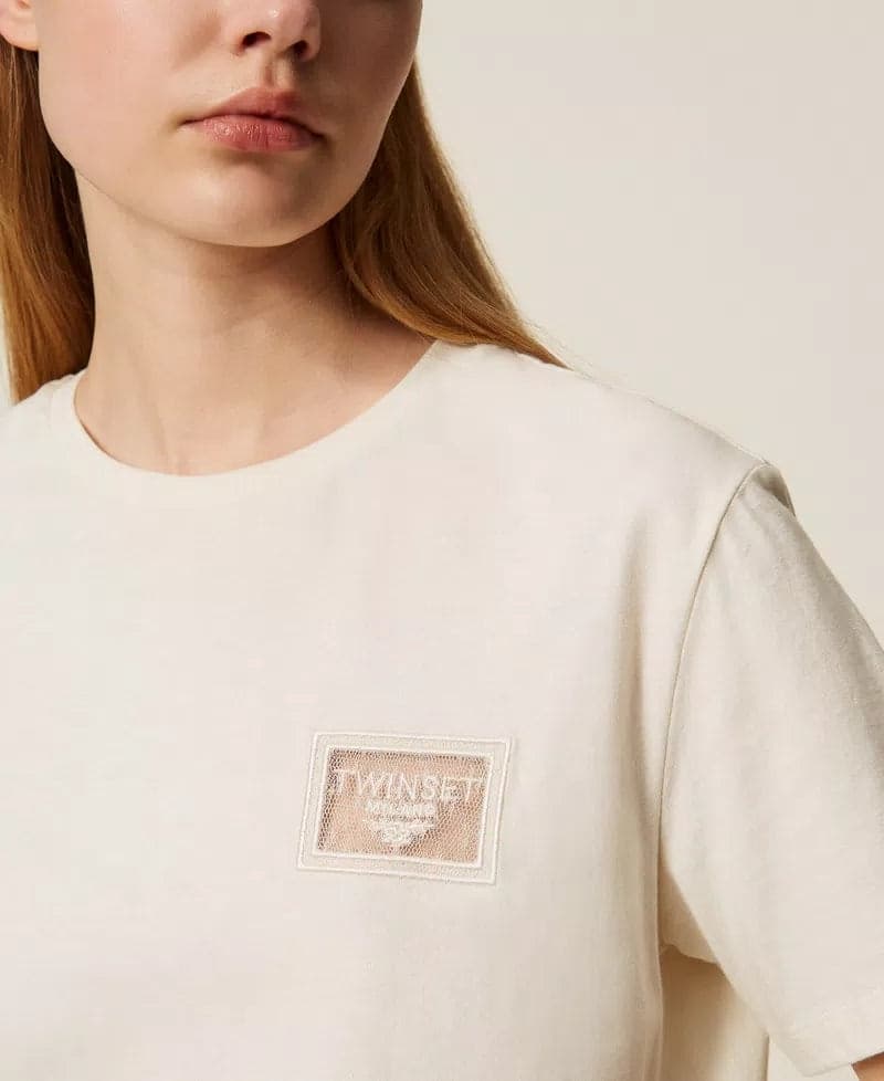 T-shirt donna Twinset regular fit in cotone con ricamo trasparente e logo lettering dettaglio