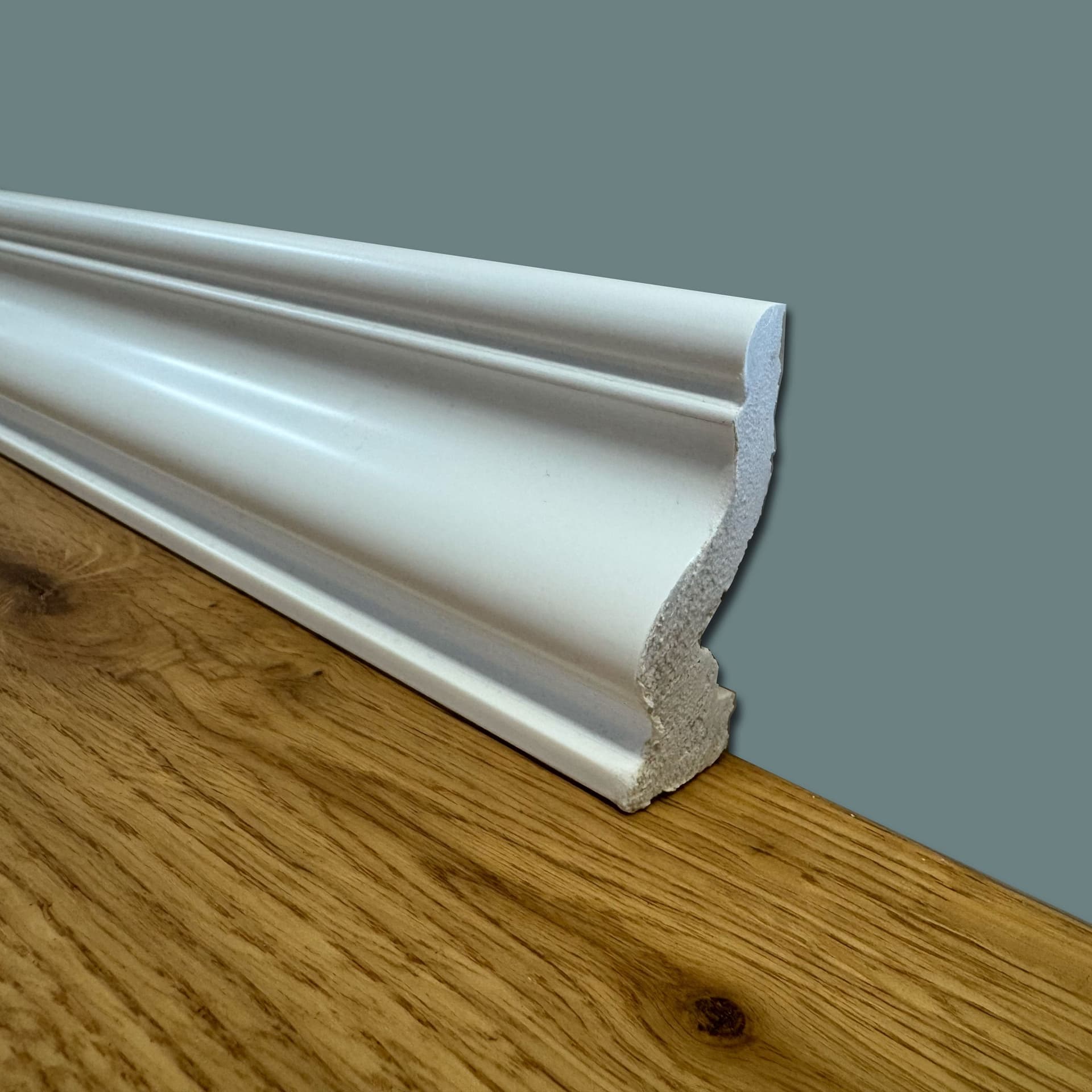 Cornice / Battiscopa passacavo in POLIMERI FeelingWood-HD 60x21mm - BIANCO (prezzo al metro) in Battiscopa Eternal Parquet - Ariano Irpino, commercioVirtuoso.it