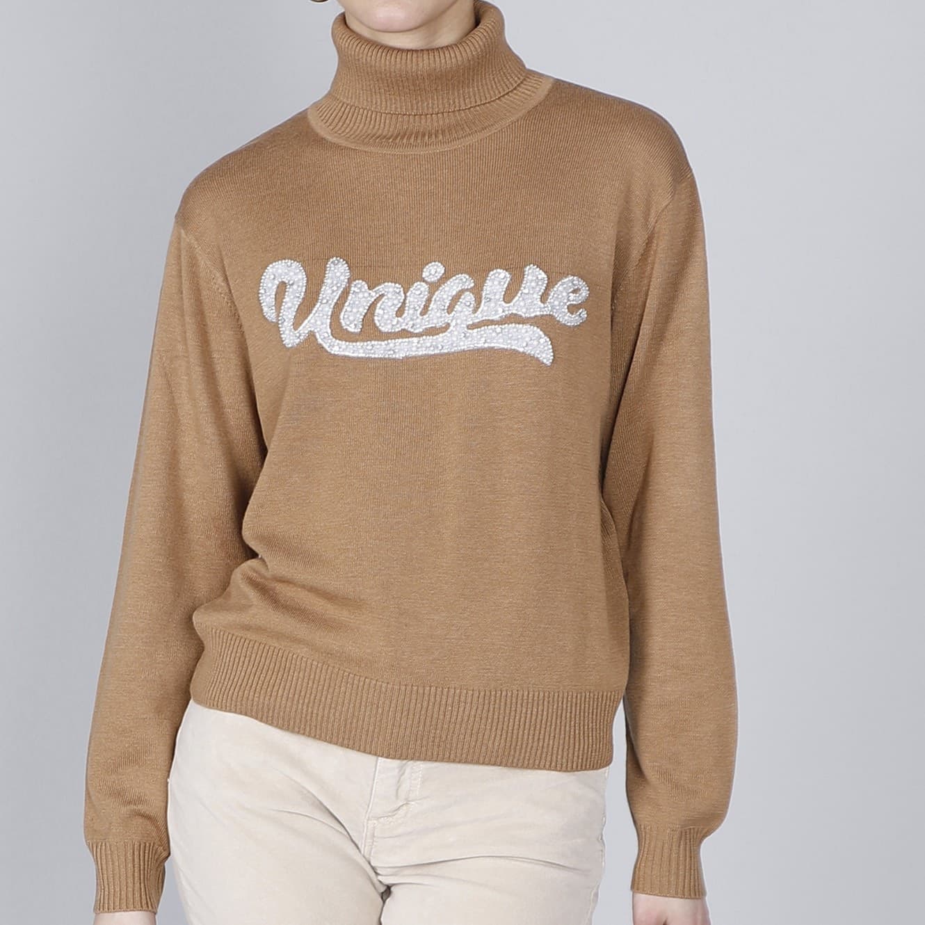MAGLIA COLLO ALTO CON SCRITTA RICAMATA - 3
