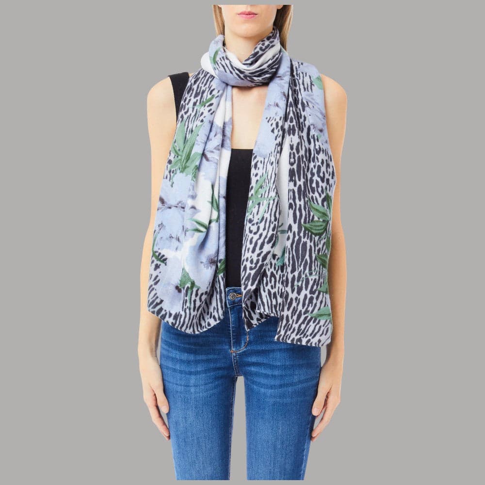 Liu Jo stola denim animalier floreale 70X180 2F5077T0300 in Sciarpe Prodotti di Classe - Nocera Superiore, commercioVirtuoso.it