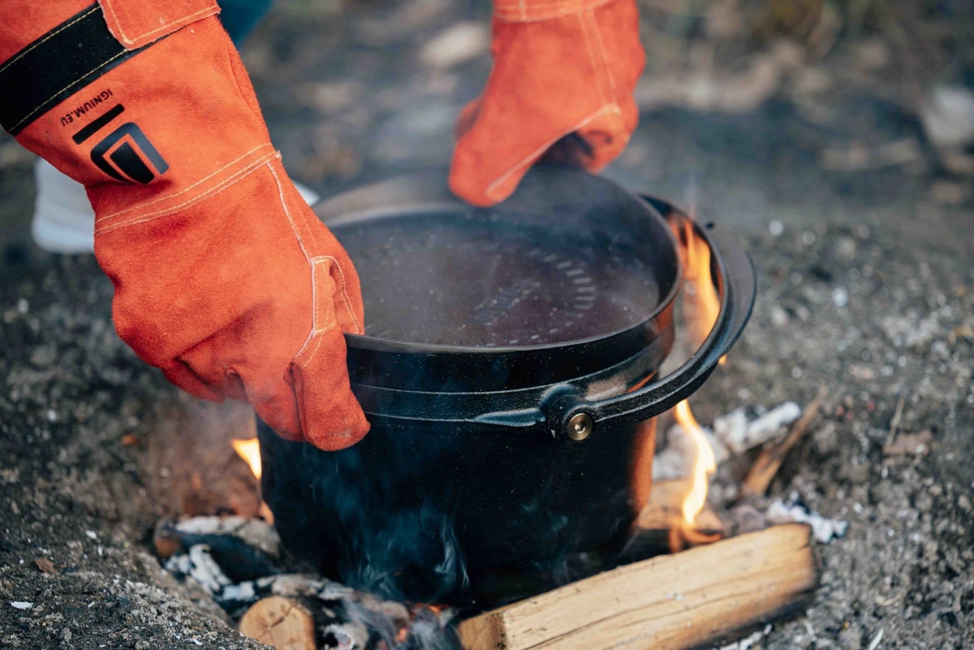 Ignium Taran Camping 2 - pentola per forno olandese con incluso piedistallo tutto ghisa - 3