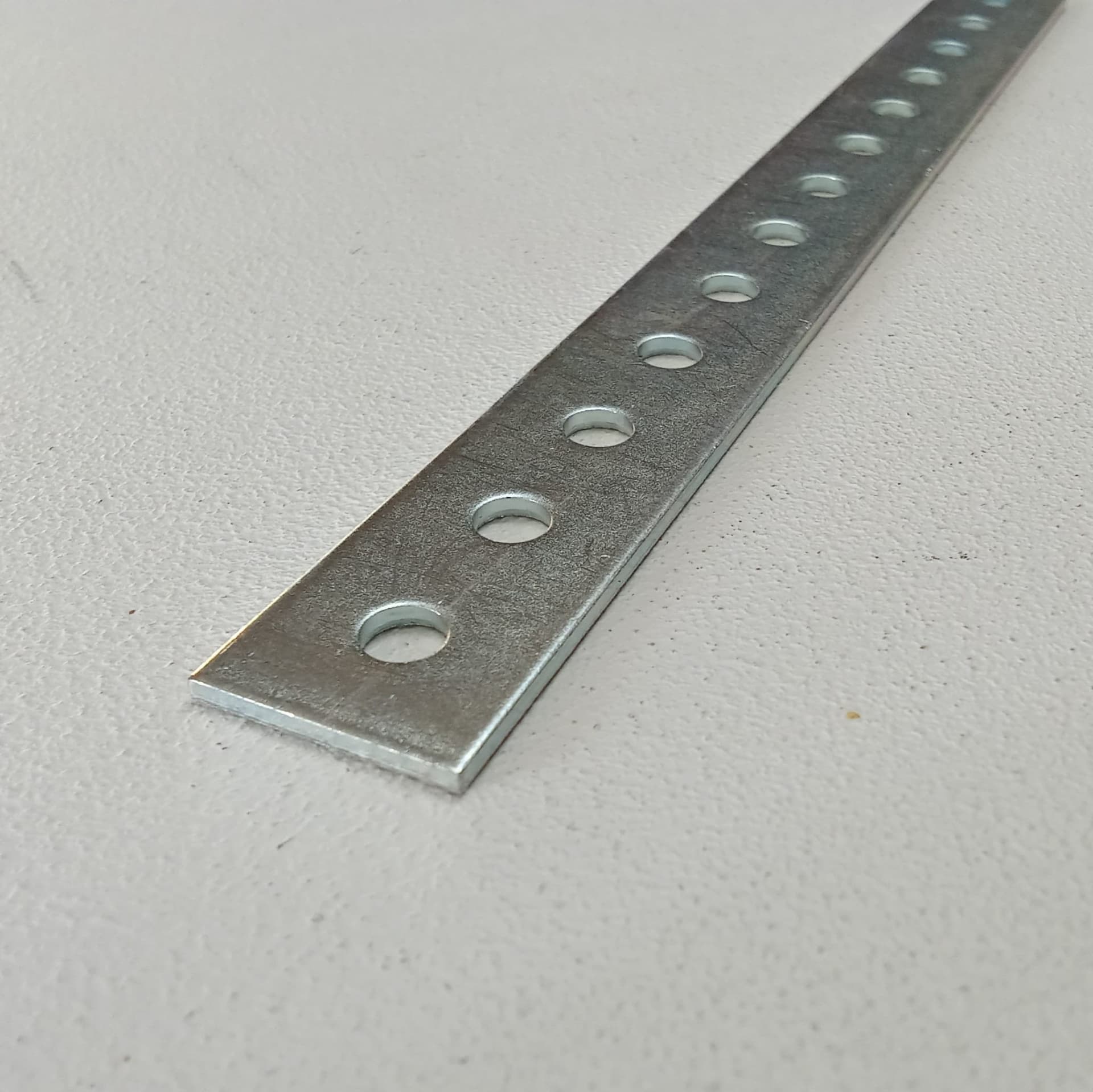 Piastrina forata rinforzata da 20cm - 3pz - 3