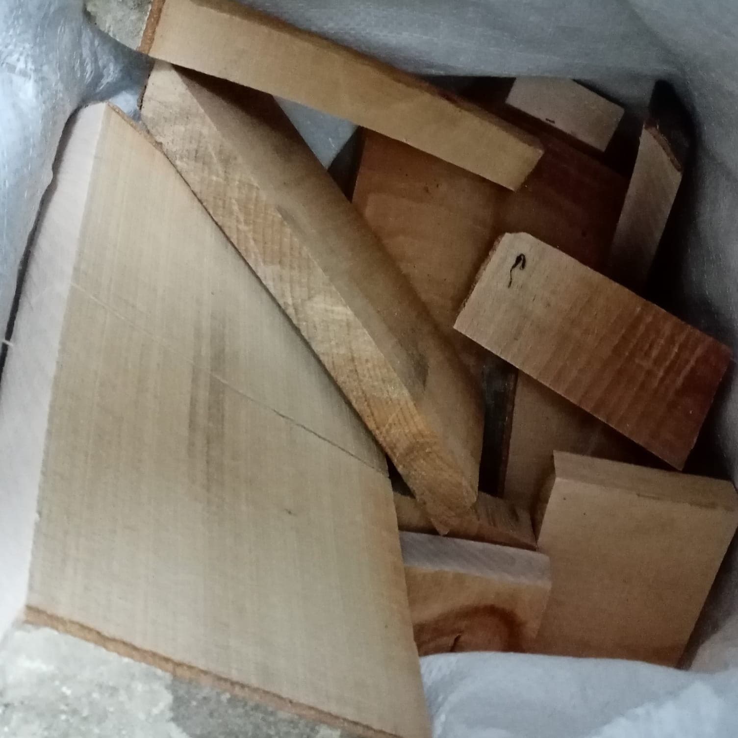 Legna da ardere 15kg di pezzetti di faggio accendifuoco naturale essiccato imbustato - 4