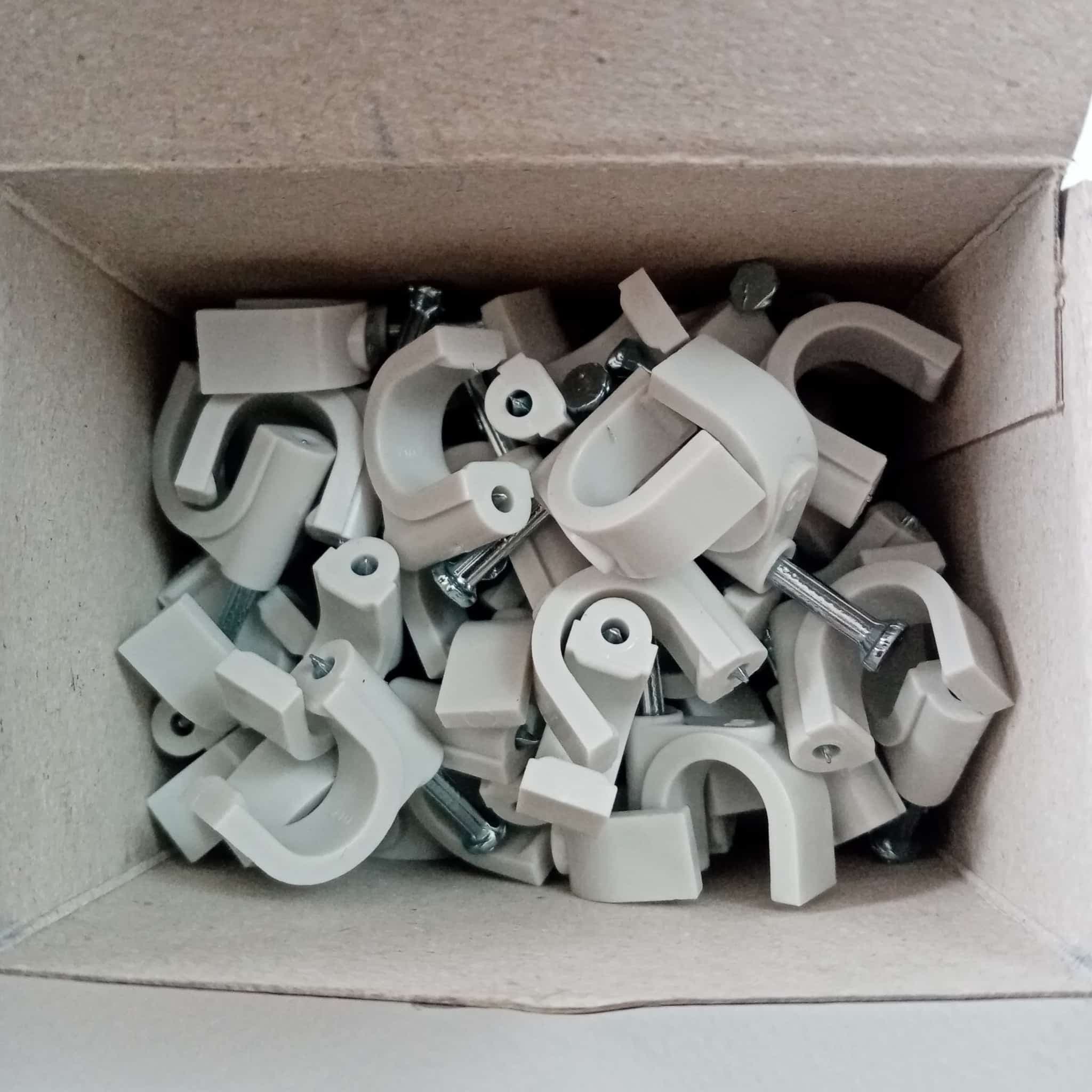 Chiodini 3-4mm box da 100pz graffette fissacavo colore grigio Ral 7035 - 2
