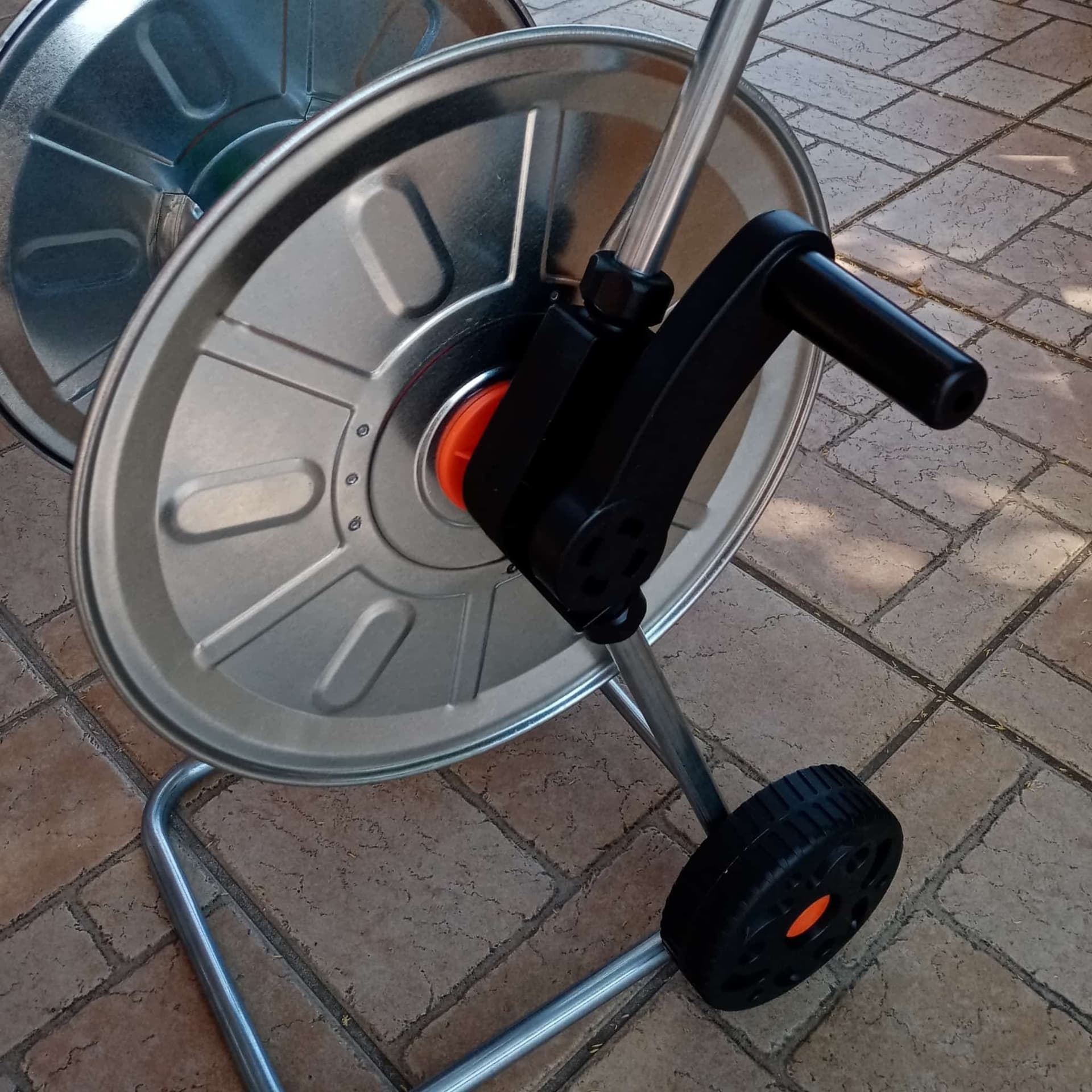 Carrello avvolgitubo da giardino su ruote - 7