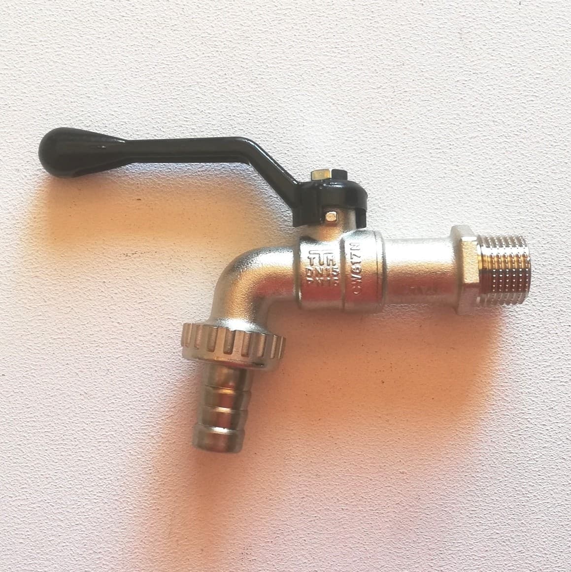 Eolo rubinetto sfera giardino 3/4 leva nera con portagomma - 2