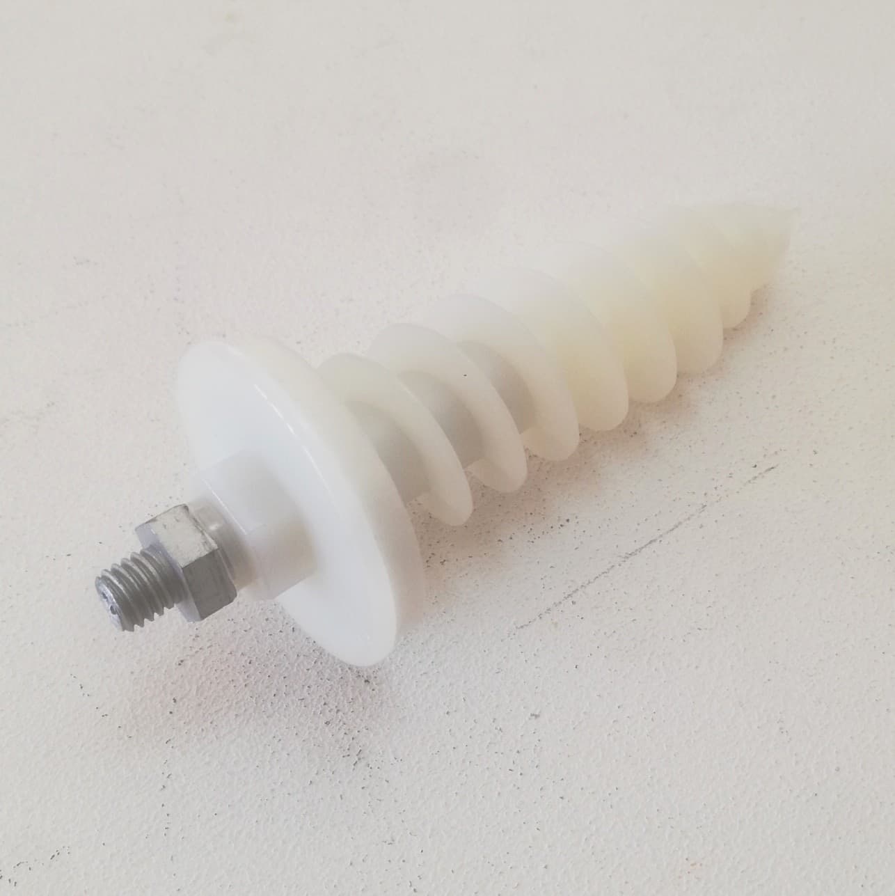 Tassello autoforante in nylon per pannelli isolanti con collare e vite TE