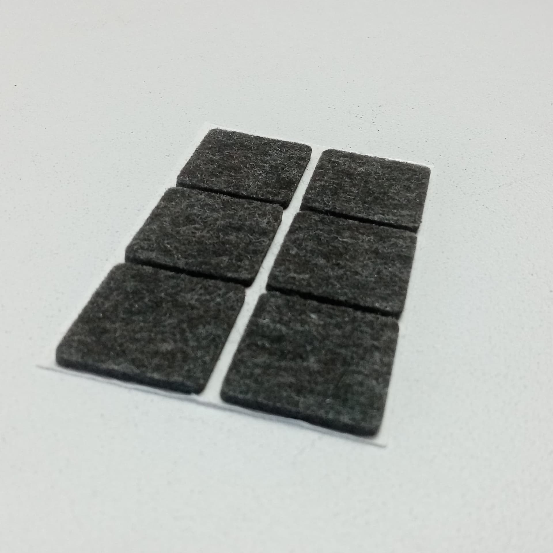 Feltrini marroni adesivi da 30x30mm - 5 blister da 6pz per mobili porte sedie tavoli - 2
