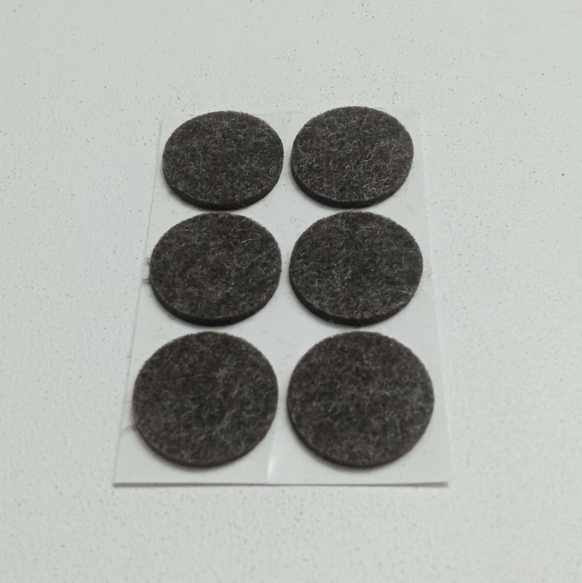 Feltrini marroni adesivi da 30mm - 5 blister da 3pz per mobili porte sedie tavoli - 2