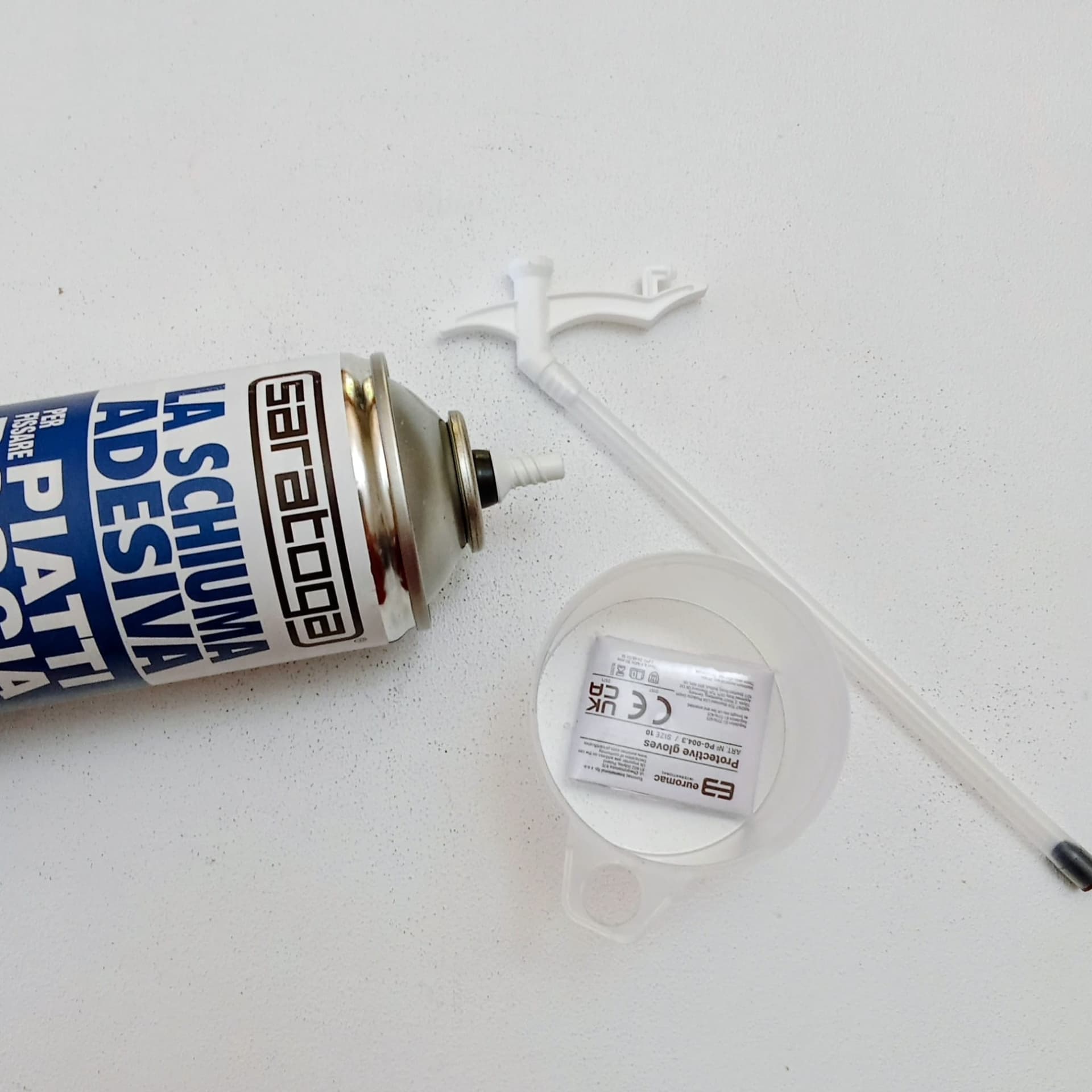 Saratoga 500ml / 22lt schiuma adesiva per fissaggio piatti doccia su massetto - 4