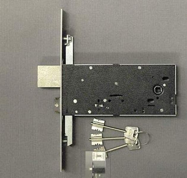 Serratura Metallo Infilare 5960 Omec B.q Inox F.mm 25 Dm M4 Tripl con Scr