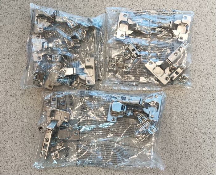 Kit Armadio 3 Ante e 2 Cassetti 119,5 x 46,5 x 184,5 Busta – Idroweb
