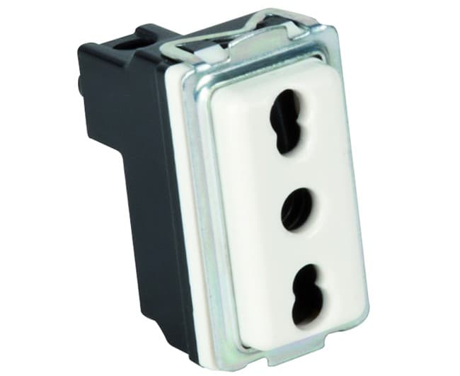 Presa Bivalente Master 2P+T 16A - 2