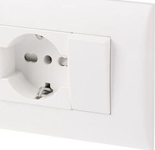 Placca con Supp Pulsante e Presa Bipas Schuko Bco – Electraline