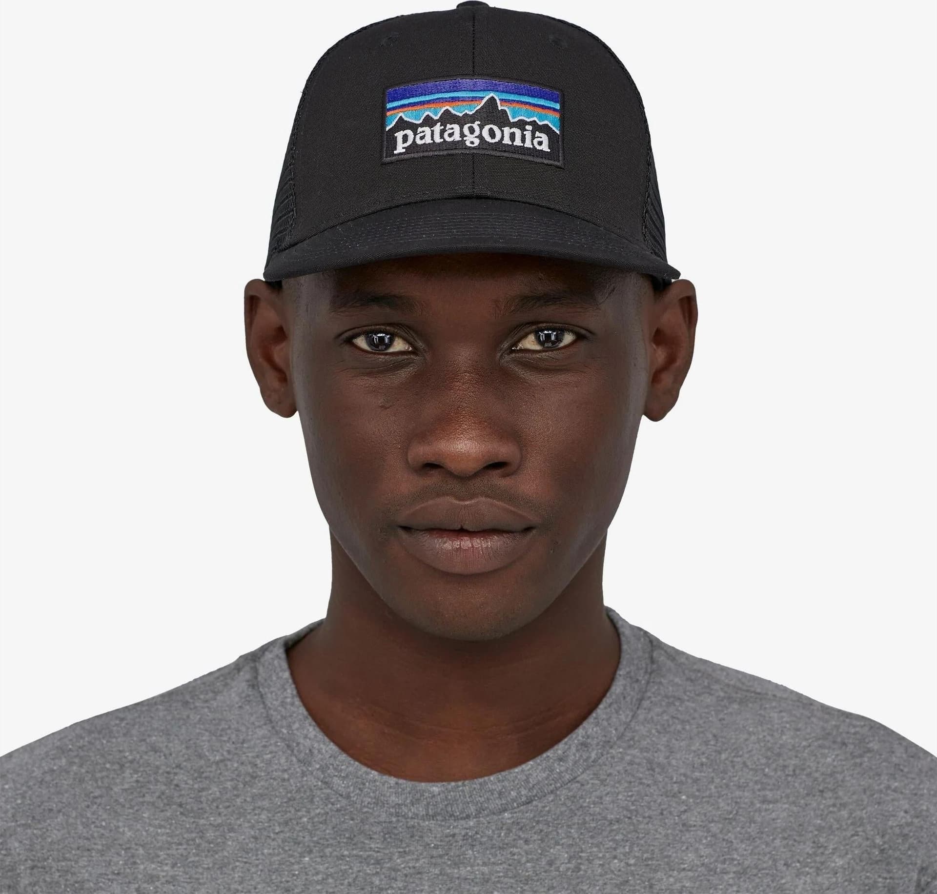 Cap Patagonia P-6 Logo Truck black in Cappellini da baseball Glad Store - Genova, commercioVirtuoso.it