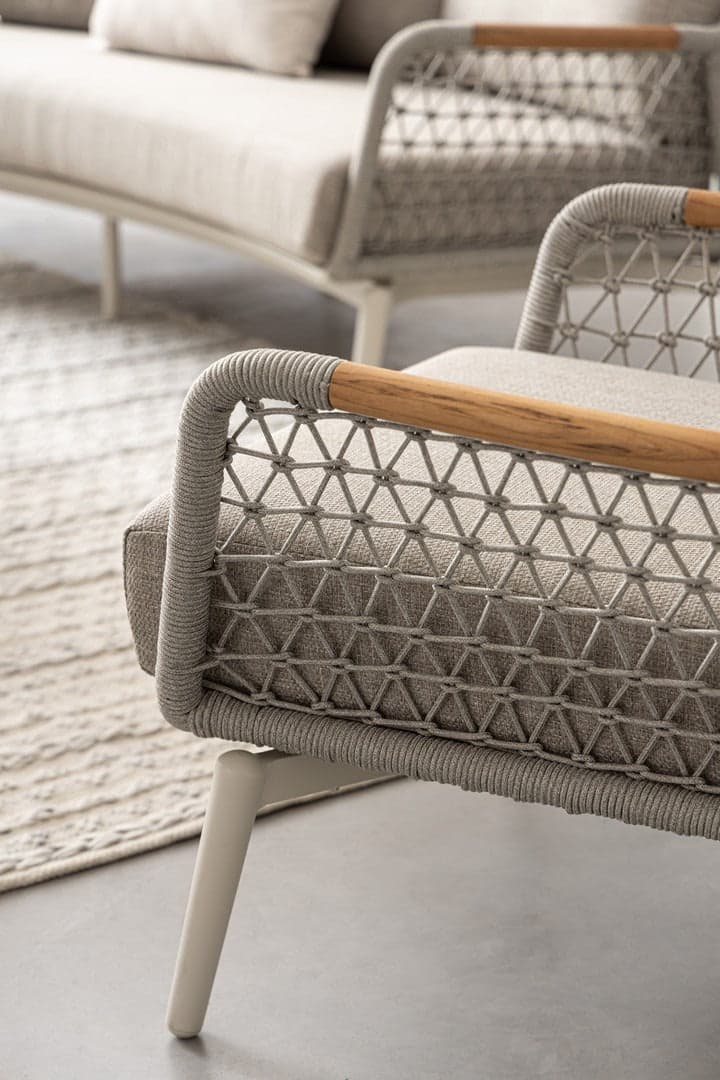 Poltrona "Eulero" struttura in alluminio, con cuscini sfoderabili con tessuto idrorepellente olefin in Poltrone Decor Space - Altamura, commercioVirtuoso.it