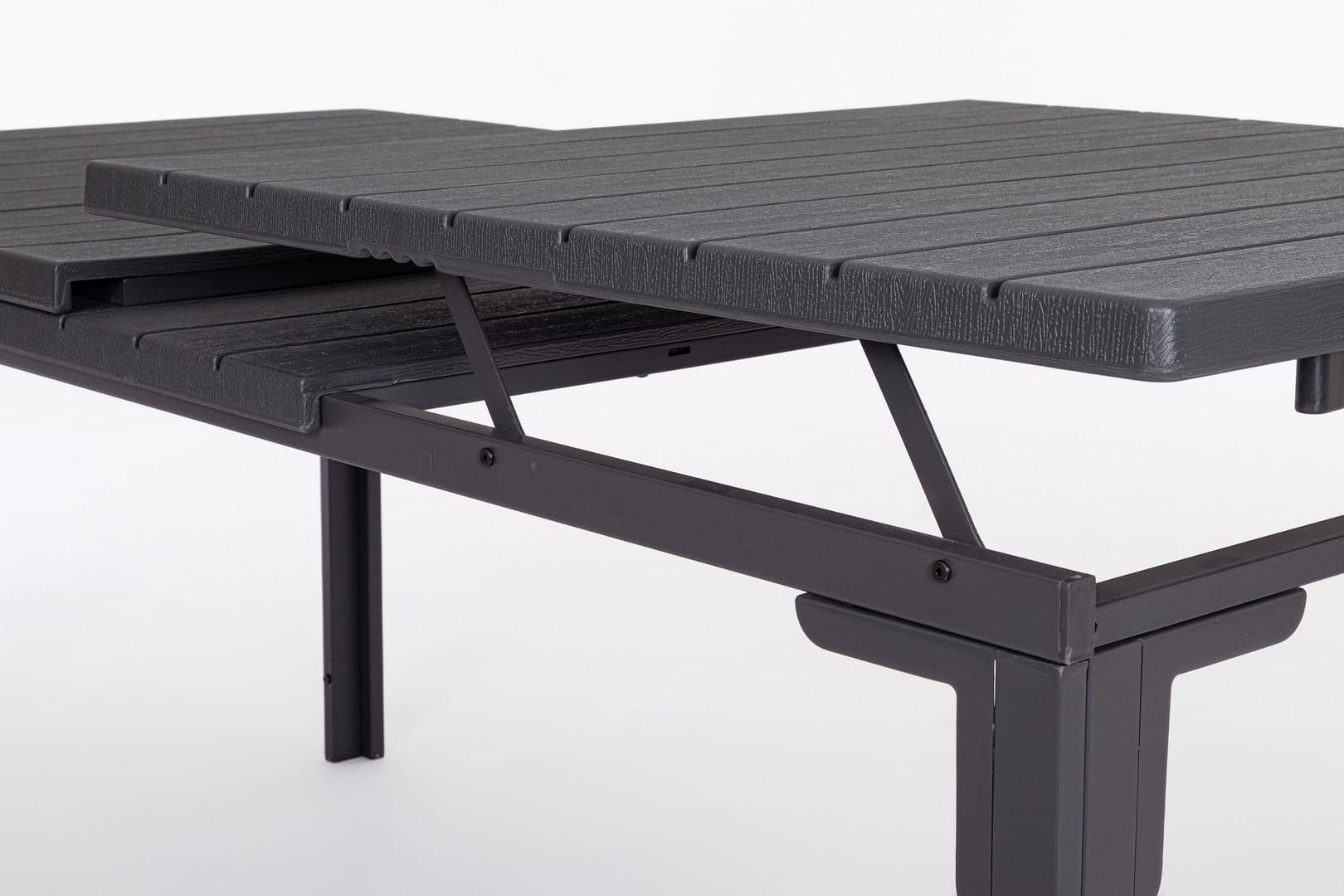 Tavolo "Sarita" struttura in acciaio, piano in hdpe con effetto legno venato, per arredo interno ed esterno in Tavoli da sala da pranzo Decor Space - Altamura, commercioVirtuoso.it