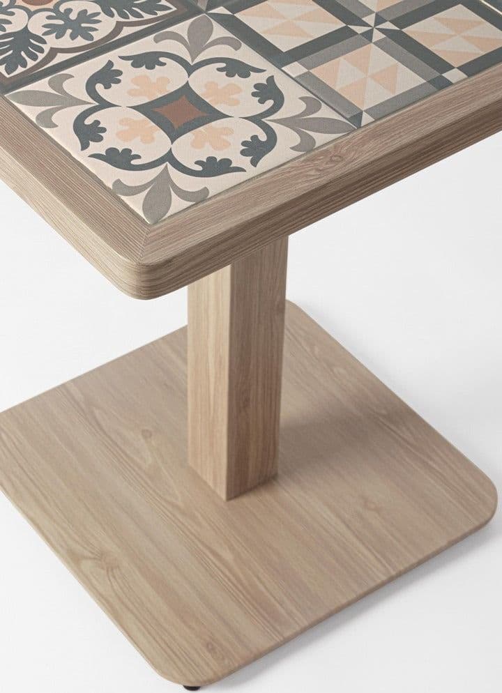 Tavolo "Kalimera" con struttura in alluminio, piano in porcellana, per arredo interno 73 x 73 x h 74 cm in Tavoli da sala da pranzo Decor Space - Altamura, commercioVirtuoso.it