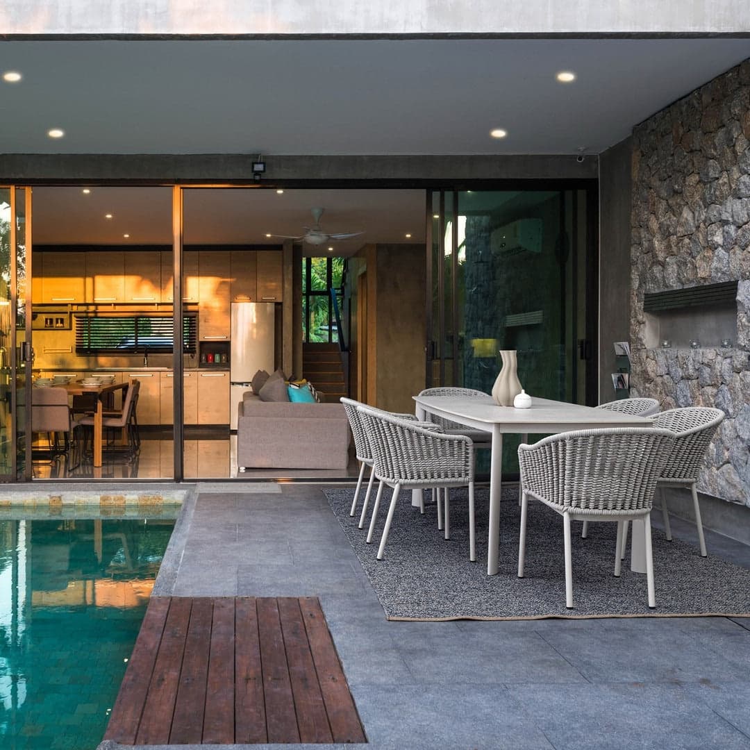 Sedia "Salines" struttura in alluminio, con braccioli, intreccio in corda, per interni ed esterni in Sedie per tavolo da giardino Decor Space - Altamura, commercioVirtuoso.it