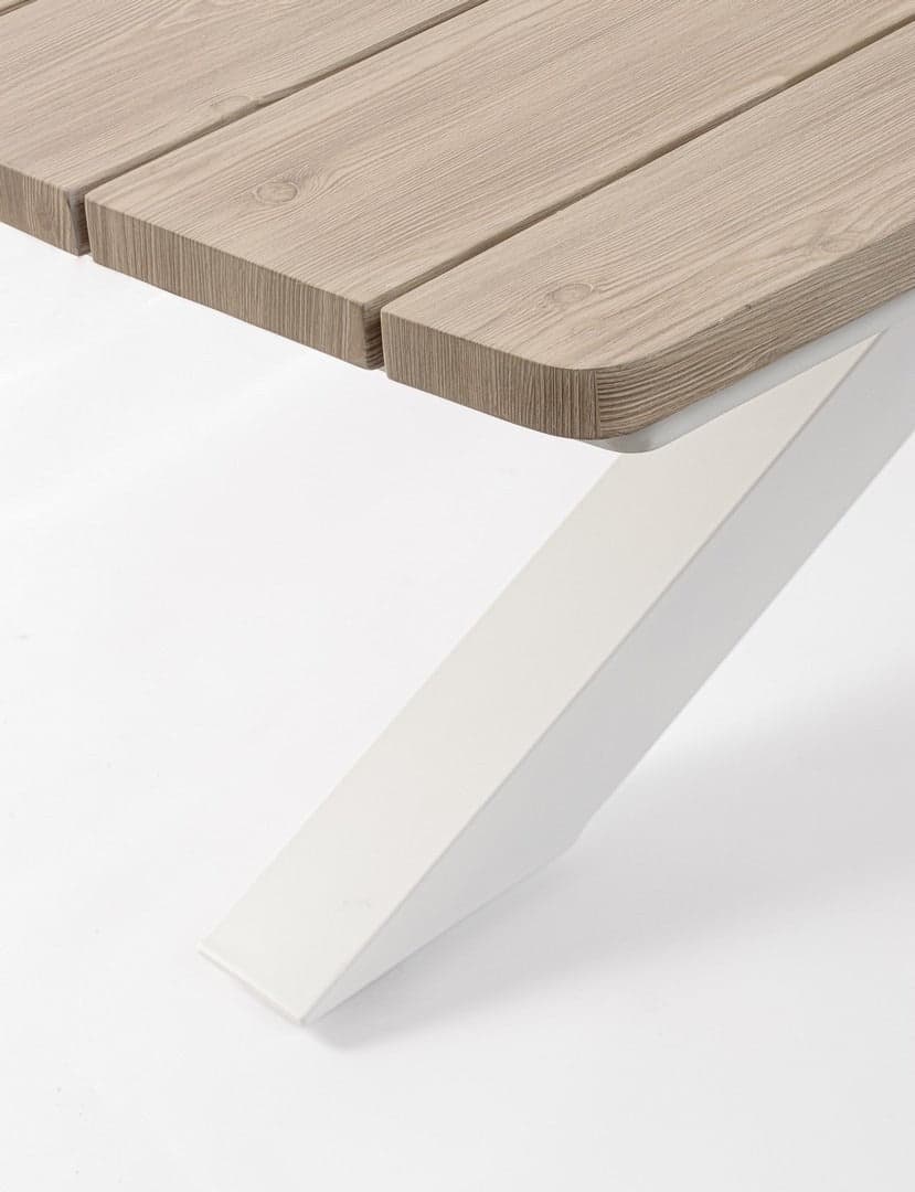 Tavolo "Zelmar" con struttura in alluminio, piano in doghe effetto legno, per arredo interno ed esterno in Tavoli da sala da pranzo Decor Space - Altamura, commercioVirtuoso.it