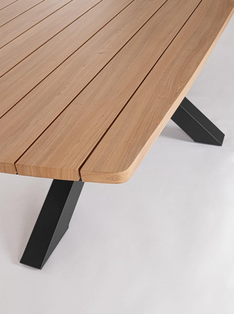 Tavolo "Zelmar" con struttura in alluminio, piano in doghe effetto legno, per arredo interno ed esterno in Tavoli da sala da pranzo Decor Space - Altamura, commercioVirtuoso.it