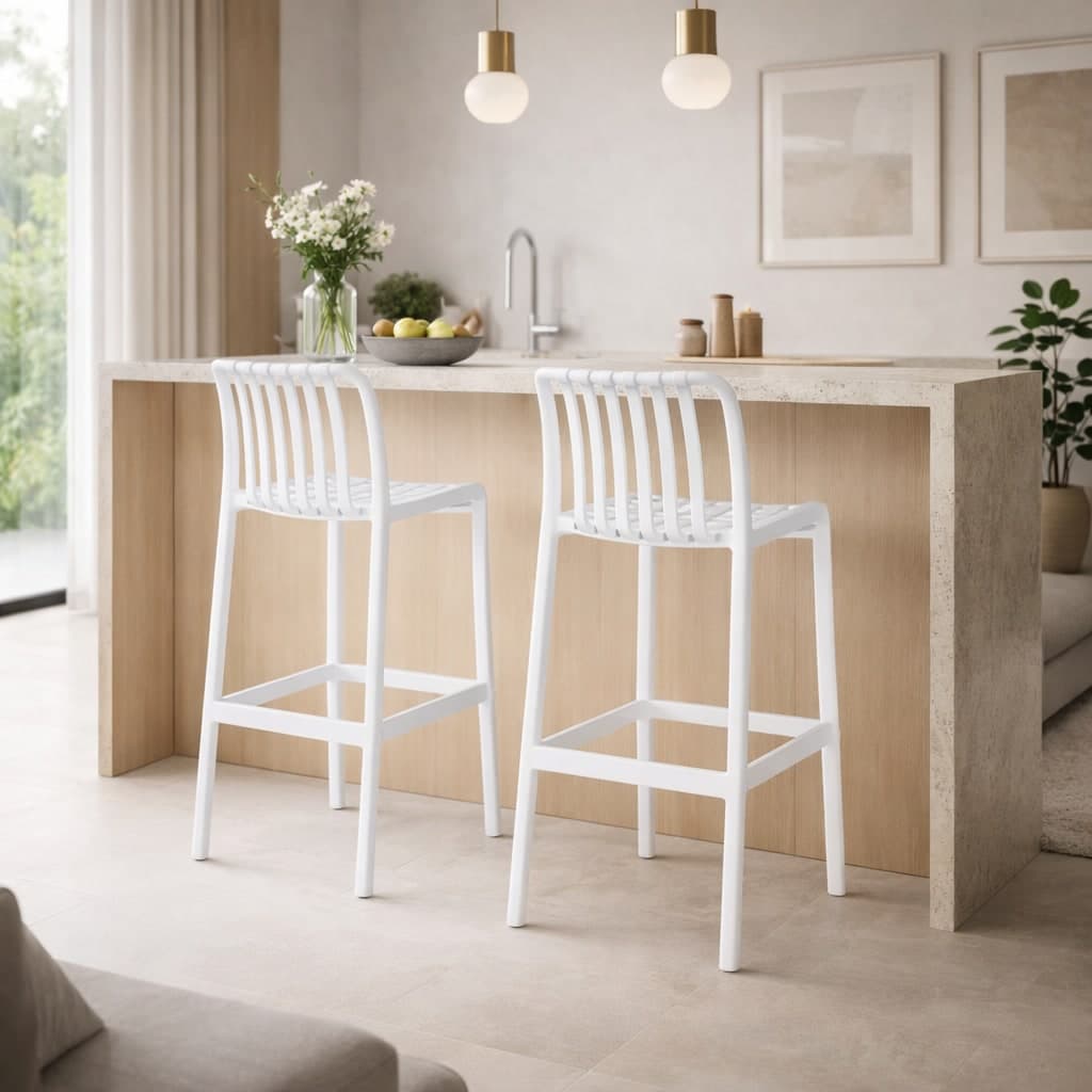 Sgabello "Billie" da bar, struttura in polipropilene, resistente agli UV, per interni ed esterni in Ottomane Decor Space - Altamura, commercioVirtuoso.it