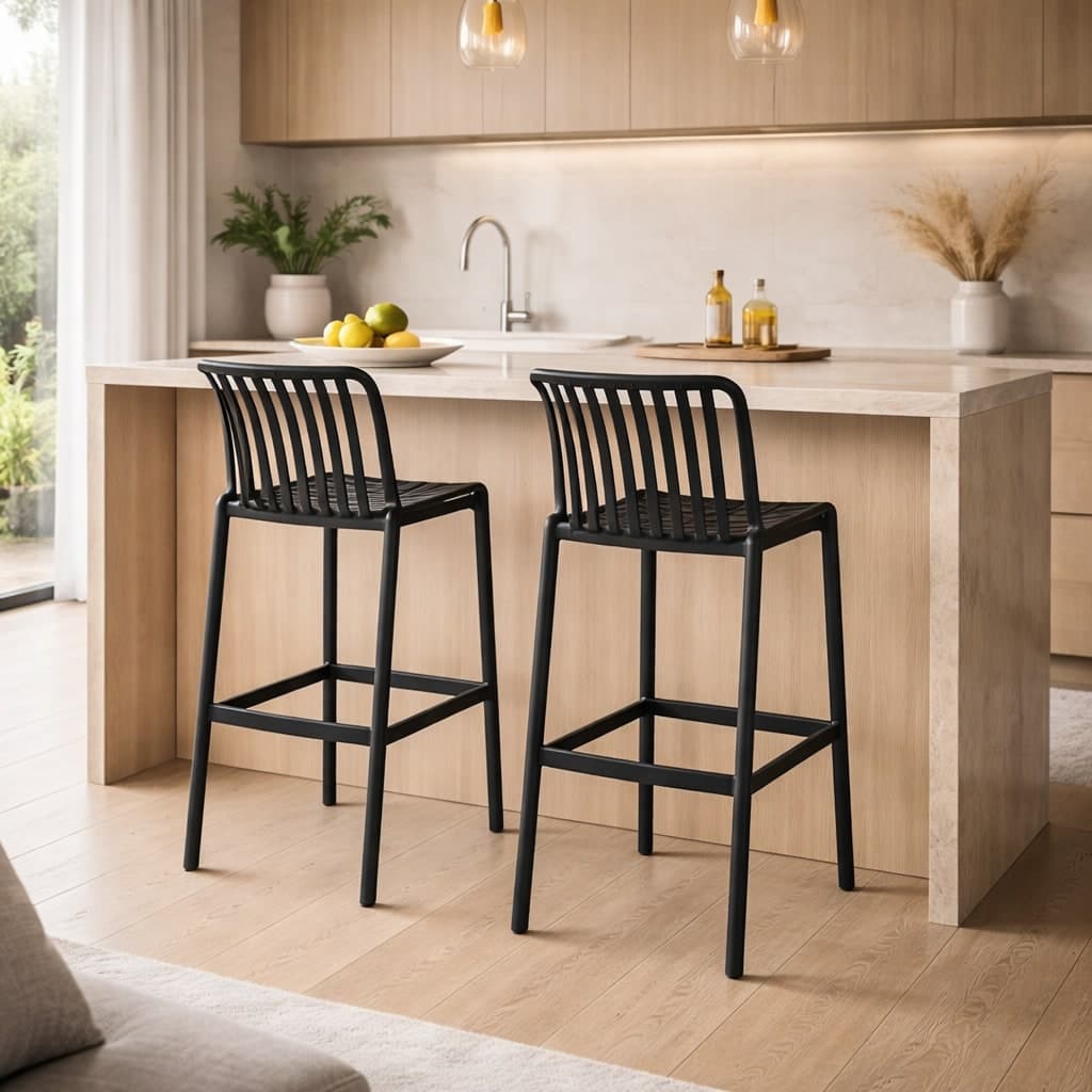 Sgabello "Billie" da bar, struttura in polipropilene, resistente agli UV, per interni ed esterni in Ottomane Decor Space - Altamura, commercioVirtuoso.it