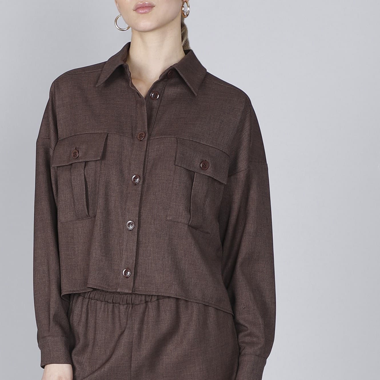 CAMICIA A SCATOLINA CON TASCHE A TOPPA - 3