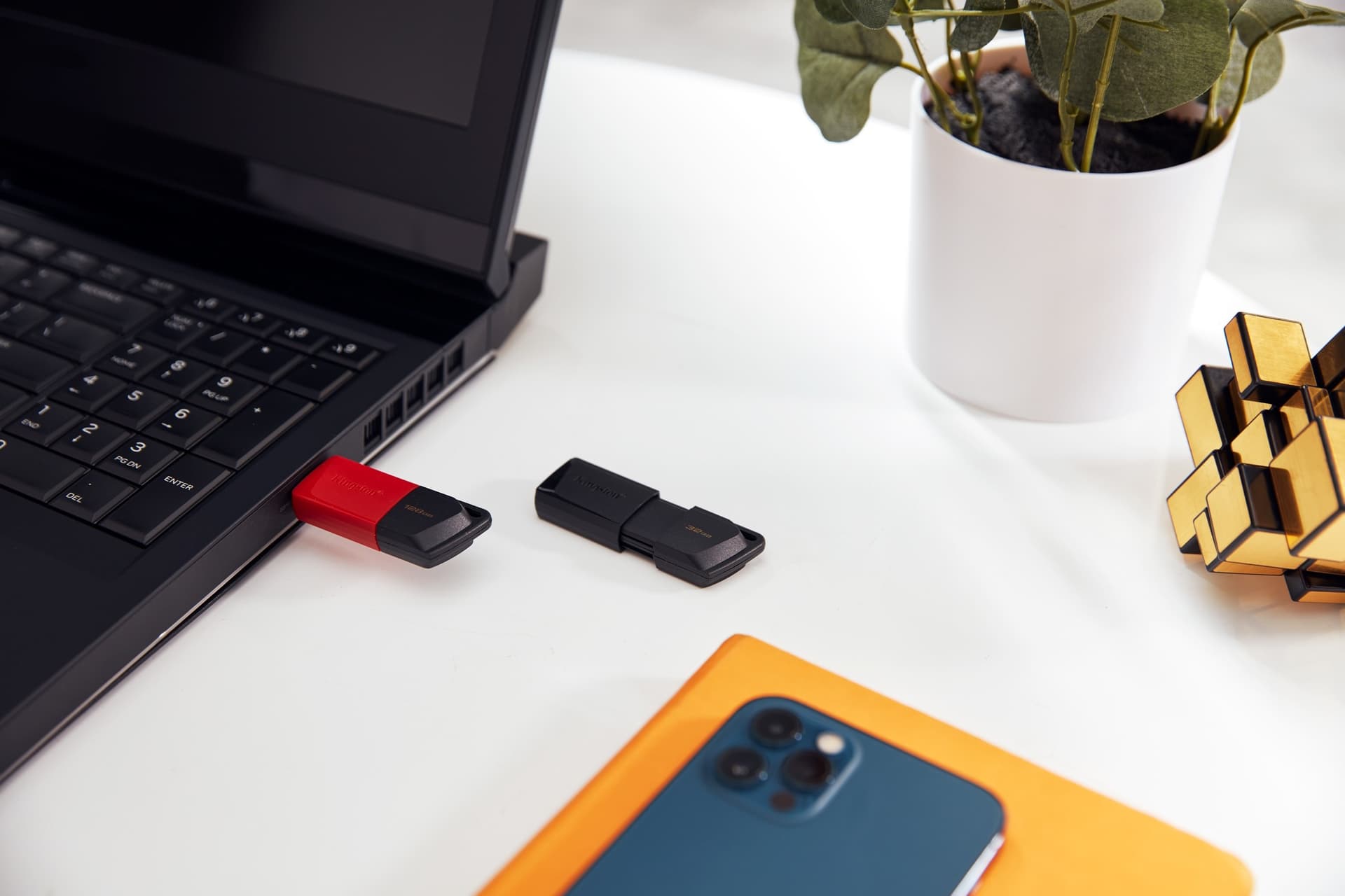 Kingston Pendrive USB-A 3.2 128GB DTXM/128GB Nero/Rosso - 10