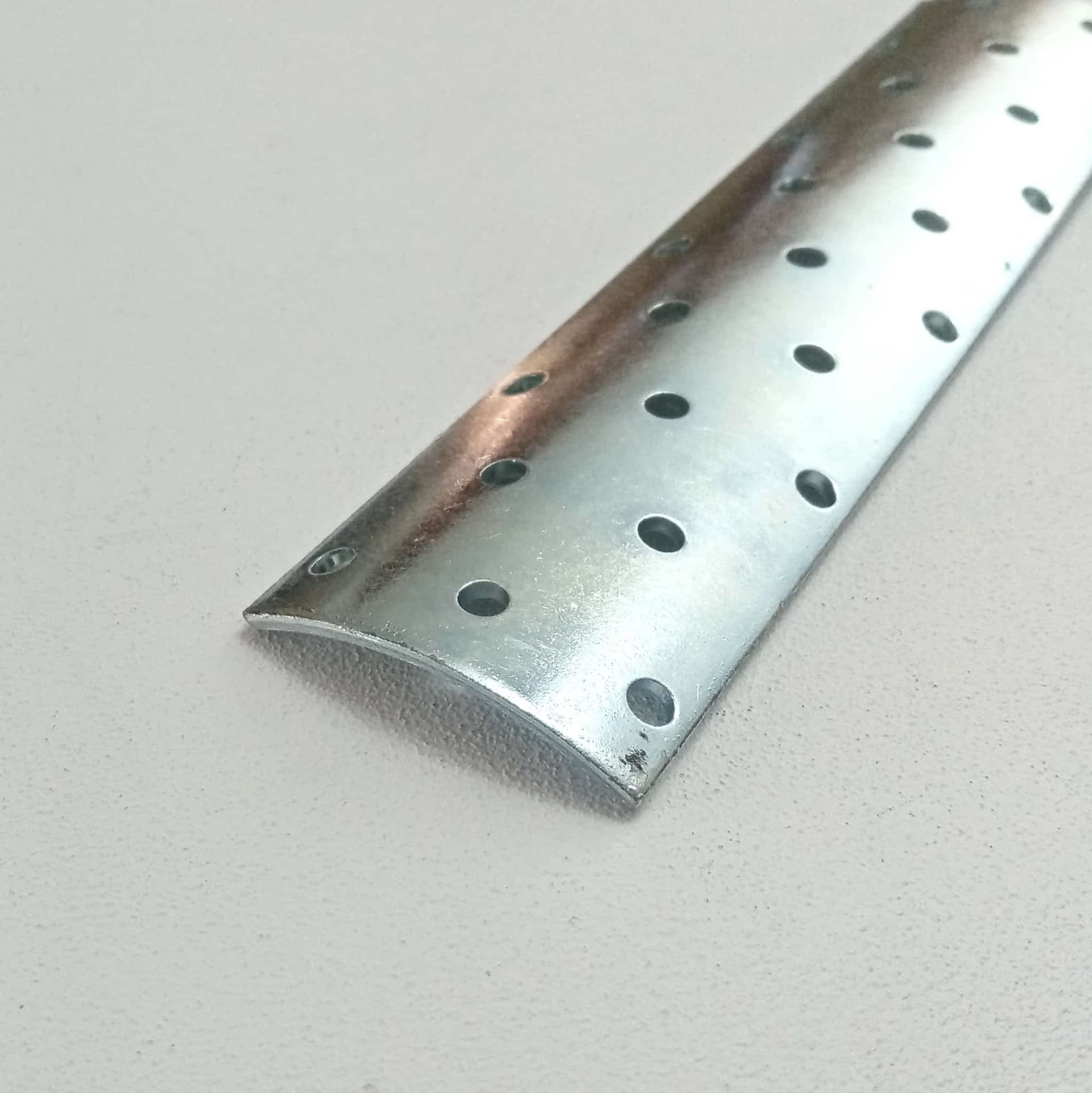 Piastra 50x100mm per giunzione di pali tondi da 80 e 100mm zincata bianca - 4