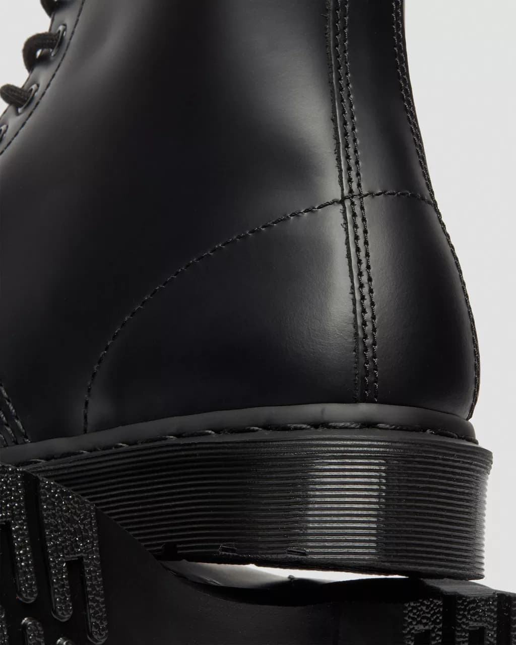 DR MARTENS ANFIBIO in Stivali Bilello Shop - San Giovanni in Fiore, commercioVirtuoso.it