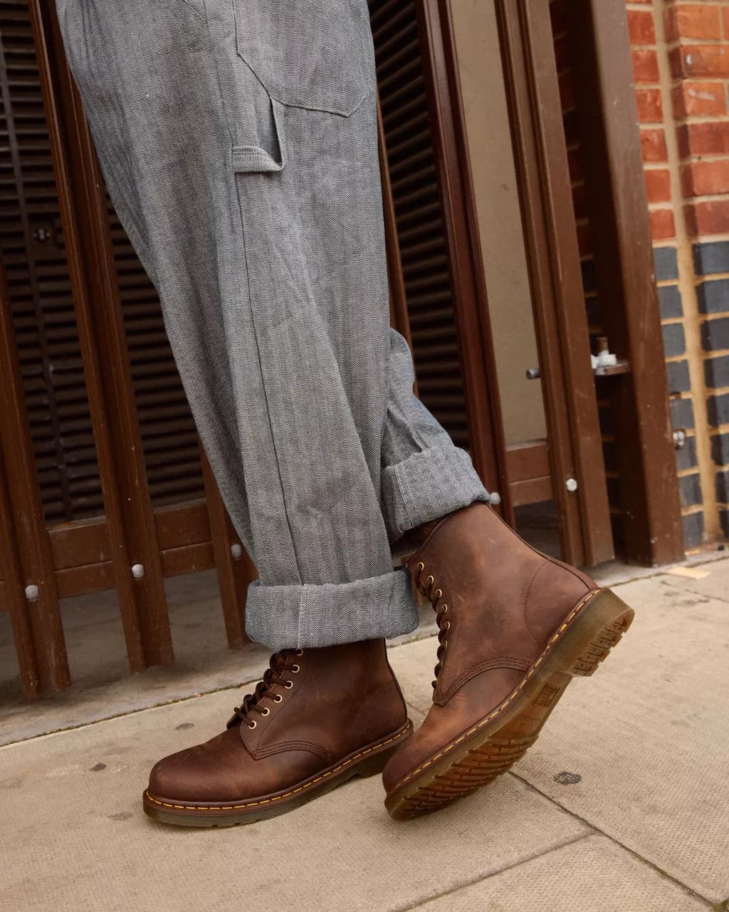 DR MARTENS BEATLES BROWN in Stivali Bilello Shop - San Giovanni in Fiore, commercioVirtuoso.it