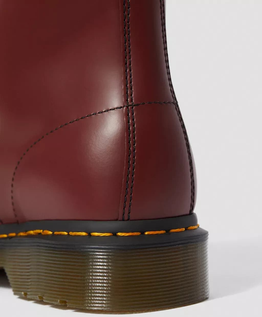 DR MARTENS ANFIBIO CHERRY in Stivali Bilello Shop - San Giovanni in Fiore, commercioVirtuoso.it