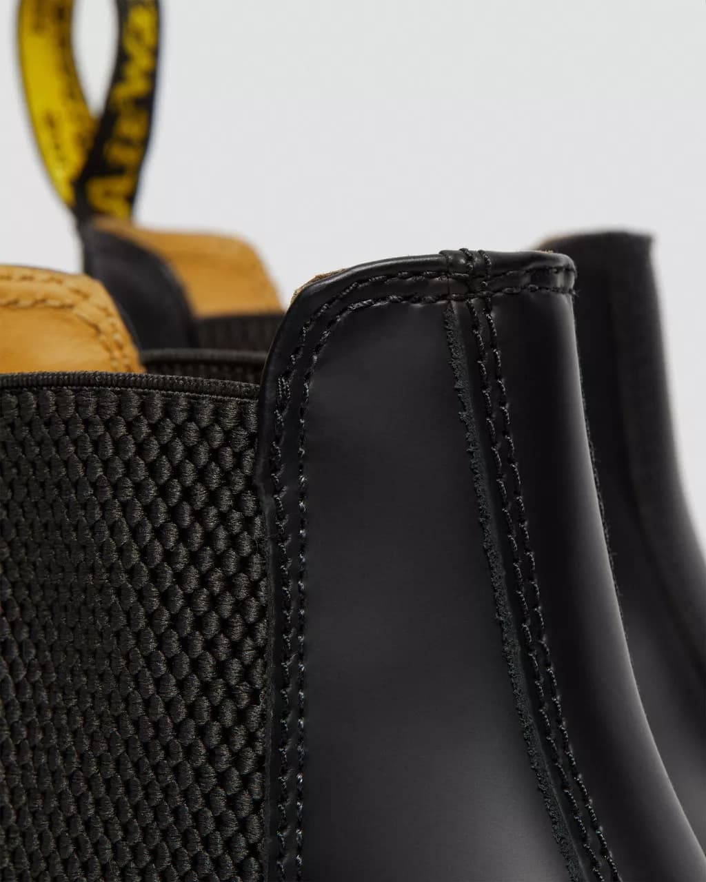 DR MARTENS BEATLES in Stivali Bilello Shop - San Giovanni in Fiore, commercioVirtuoso.it