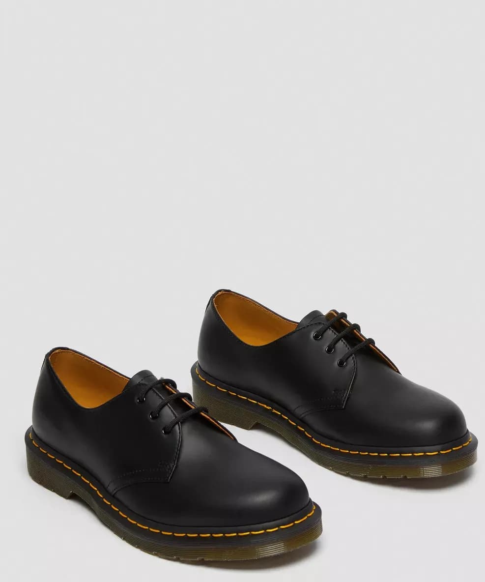 DR MARTENS SCARPA ALLACCIATA in Stivali Bilello Shop - San Giovanni in Fiore, commercioVirtuoso.it