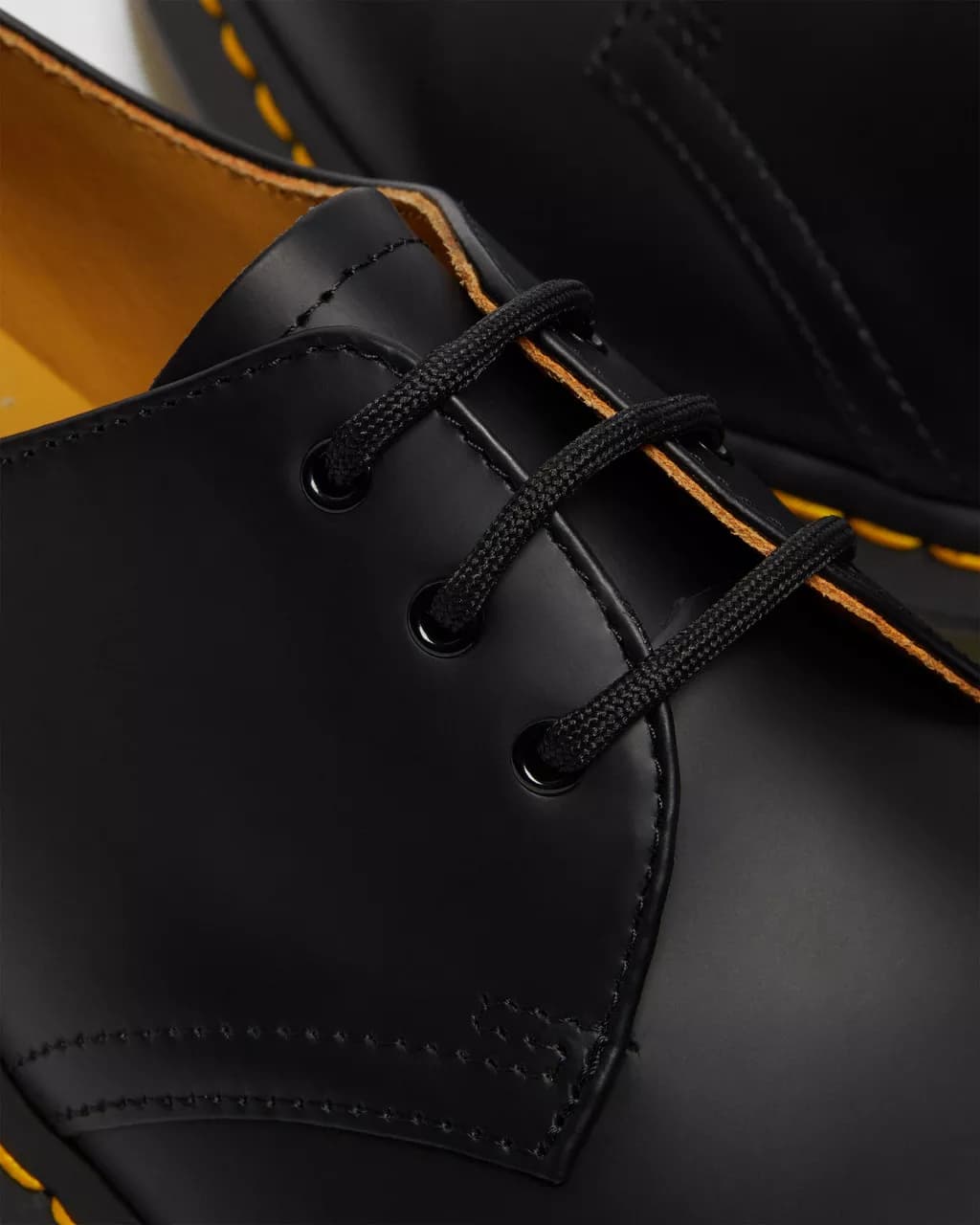 DR MARTENS SCARPA ALLACCIATA in Stivali Bilello Shop - San Giovanni in Fiore, commercioVirtuoso.it