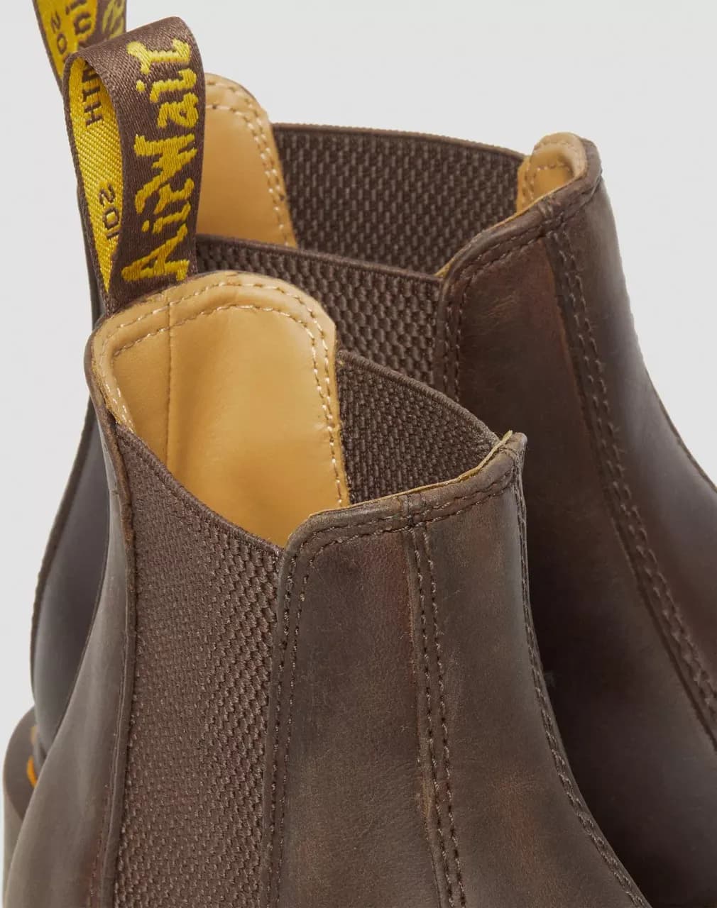 DR MARTENS BEATLES BROWN in Stivali Bilello Shop - San Giovanni in Fiore, commercioVirtuoso.it