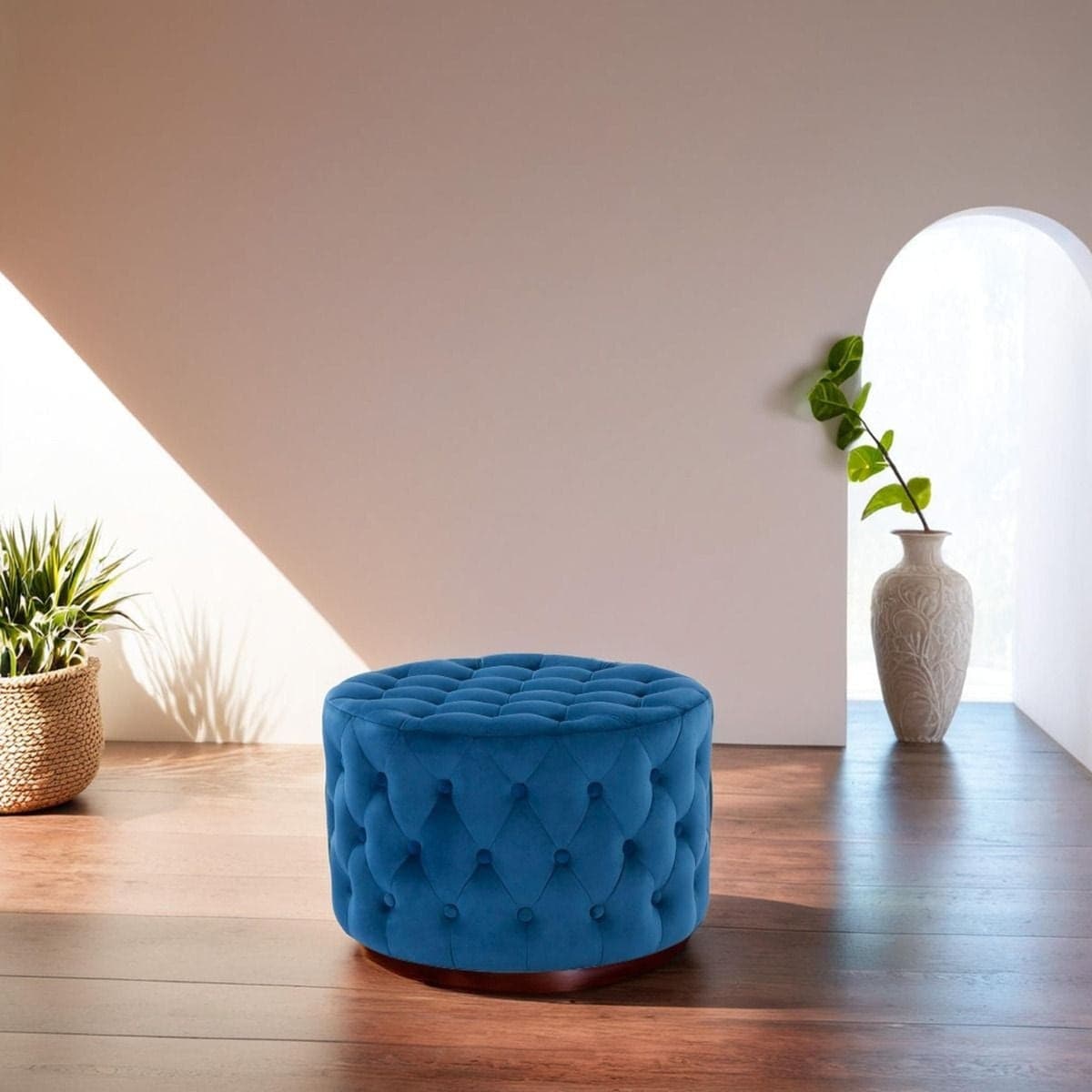 Pouf "Auriga" rotondo con bottoni e rivestimento in velluto per interno in Ottomane e poggiapiedi Decor Space - Altamura, commercioVirtuoso.it