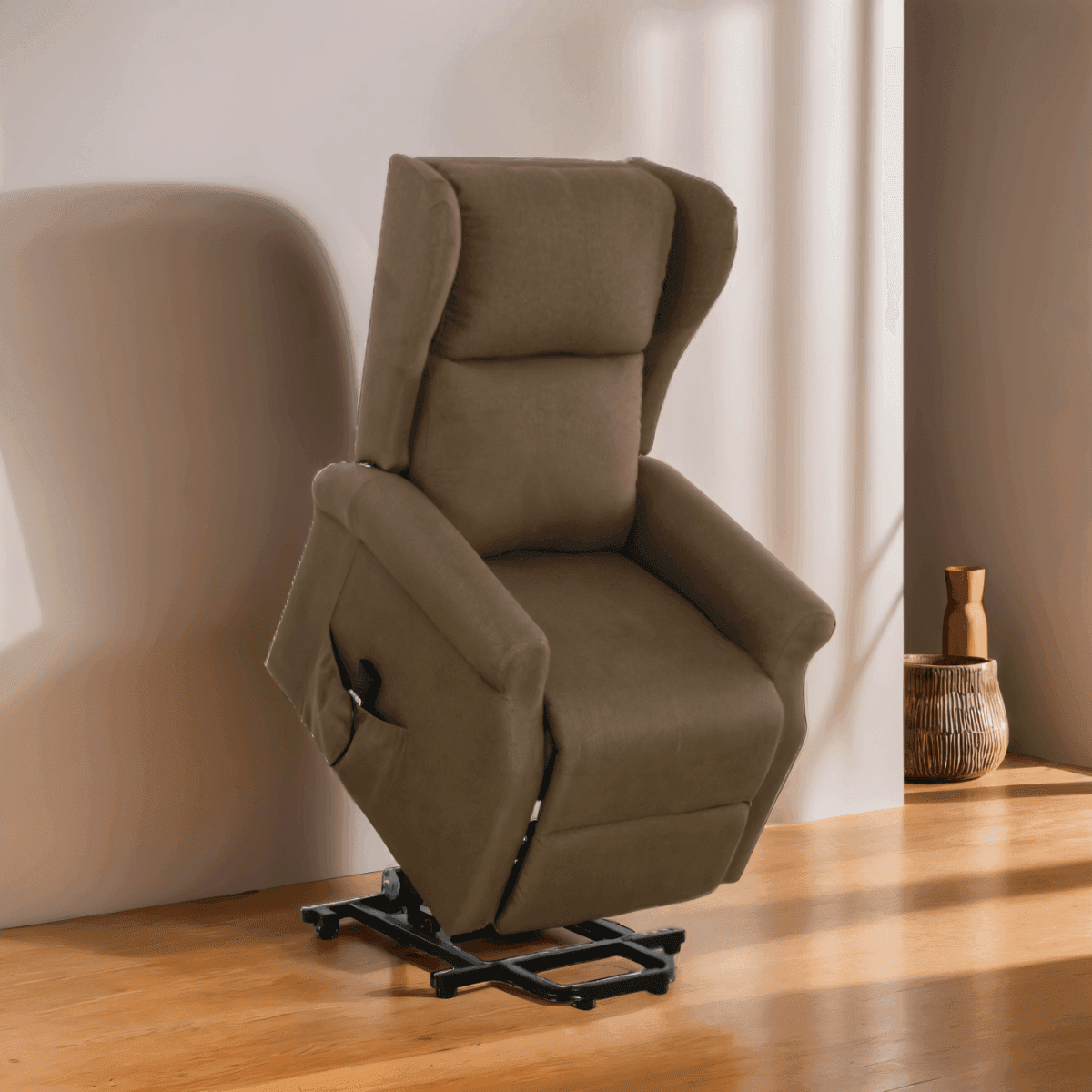 Poltrona "Aquila" con recliner elettrico e rivestimento in tessuto per interno in Poltrone Decor Space - Altamura, commercioVirtuoso.it