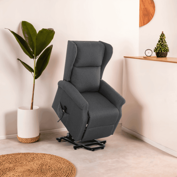 Poltrona "Aquila" con recliner elettrico e rivestimento in tessuto per interno in Poltrone Decor Space - Altamura, commercioVirtuoso.it