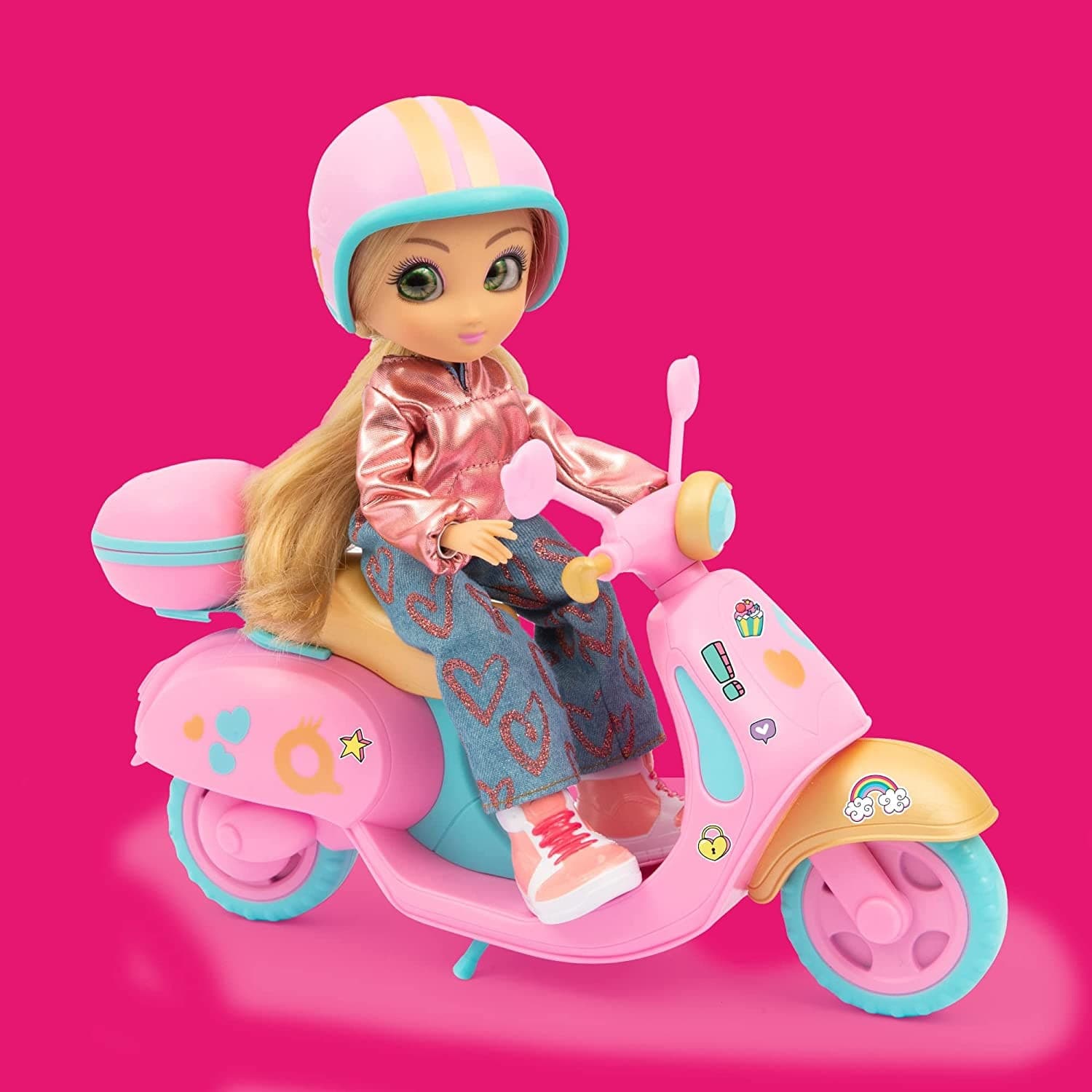 Unique Eyes - Amy con scooter - 9