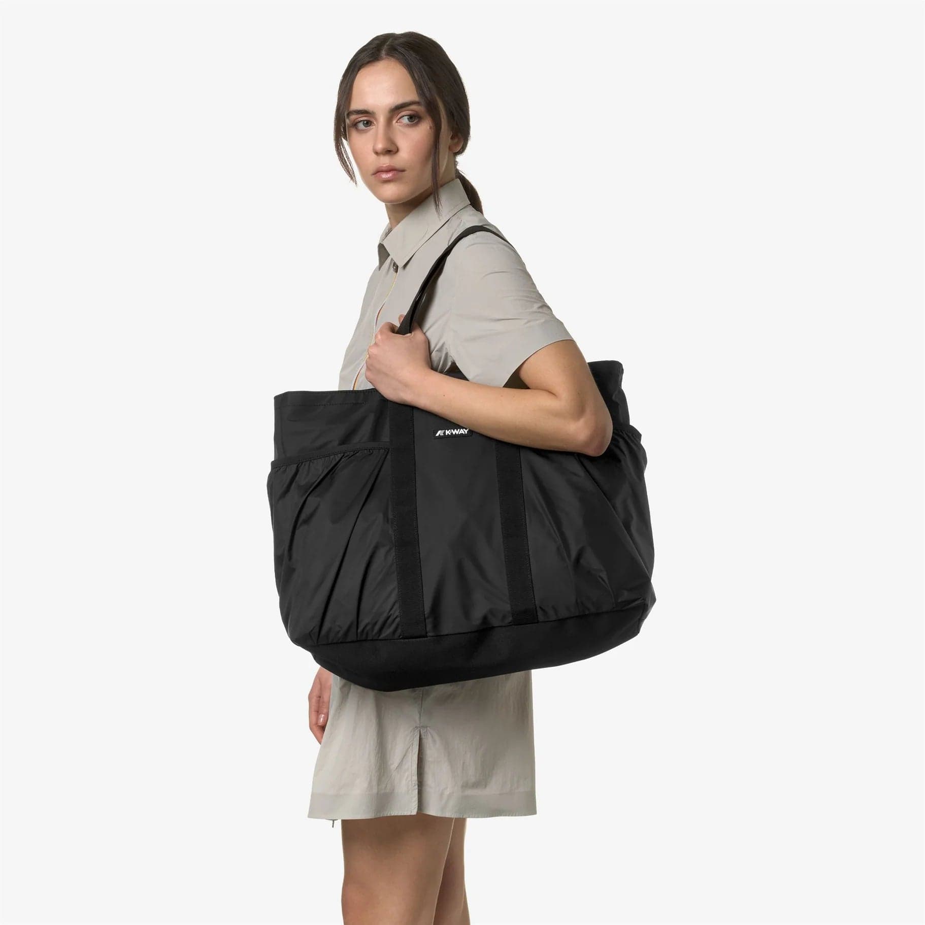 K-way Borsa donna Tote Impermeabile Versatile Unisex Nera e Grigia con Scomparti K4122LW USY in Borse Tote Broadway Red - Barletta, commercioVirtuoso.it