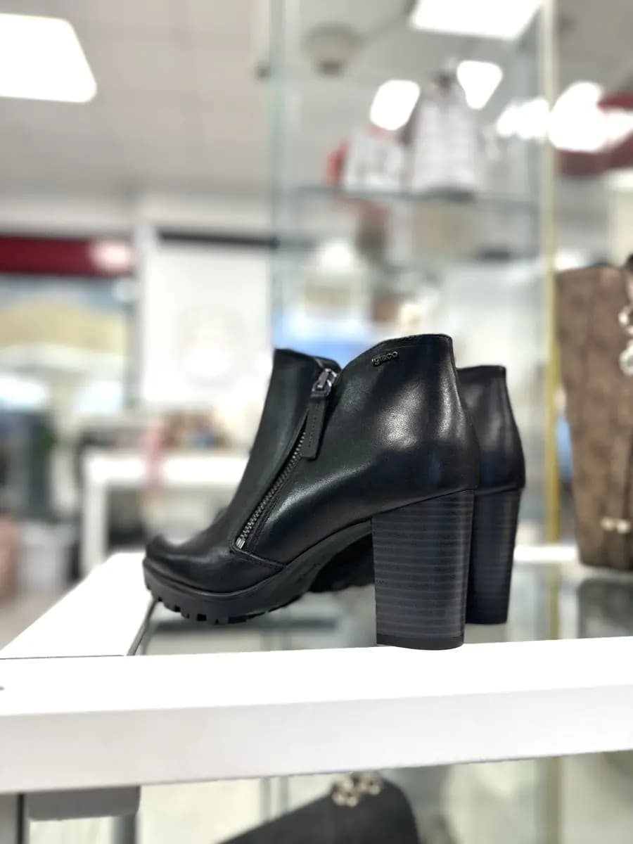 Igi e Co tronchetti donna in pelle con tacco e zip in Stivali Calzature Durello - Agna, commercioVirtuoso.it
