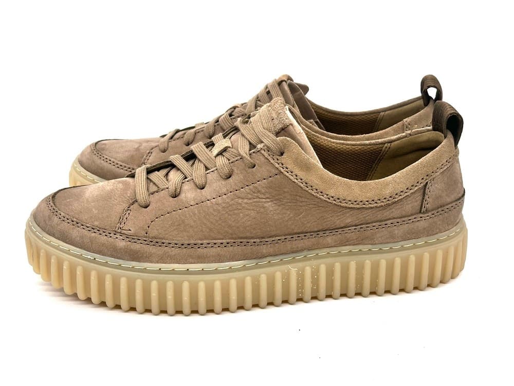 Clarks Sneakers uomo Torhill Lace in nubuk beige scuro in Sneaker casual Calzature Durello - Agna, commercioVirtuoso.it